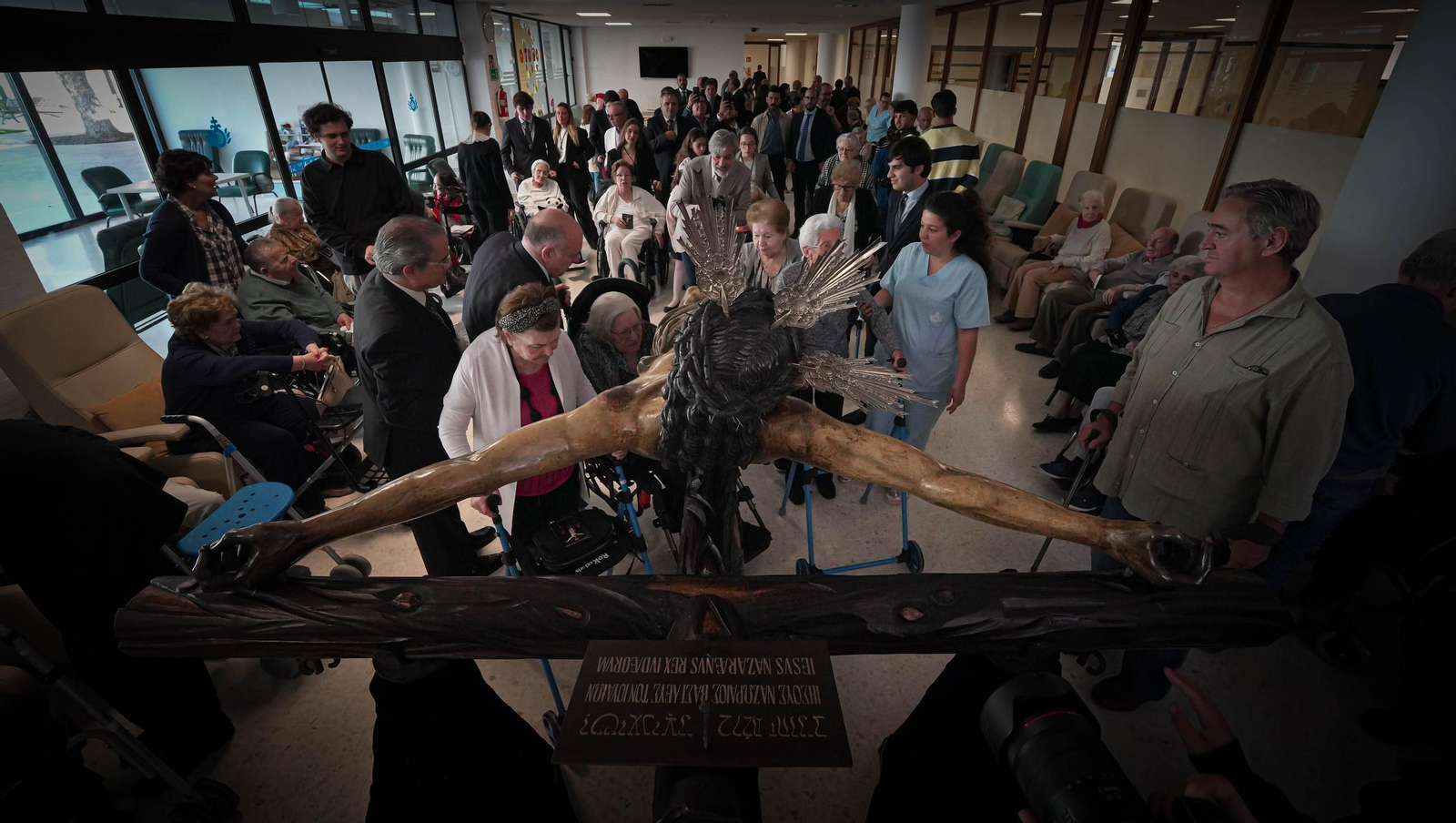 Imágenes del Cristo de la Esperanza con los ancianos del San Juan Grande en Jerez
