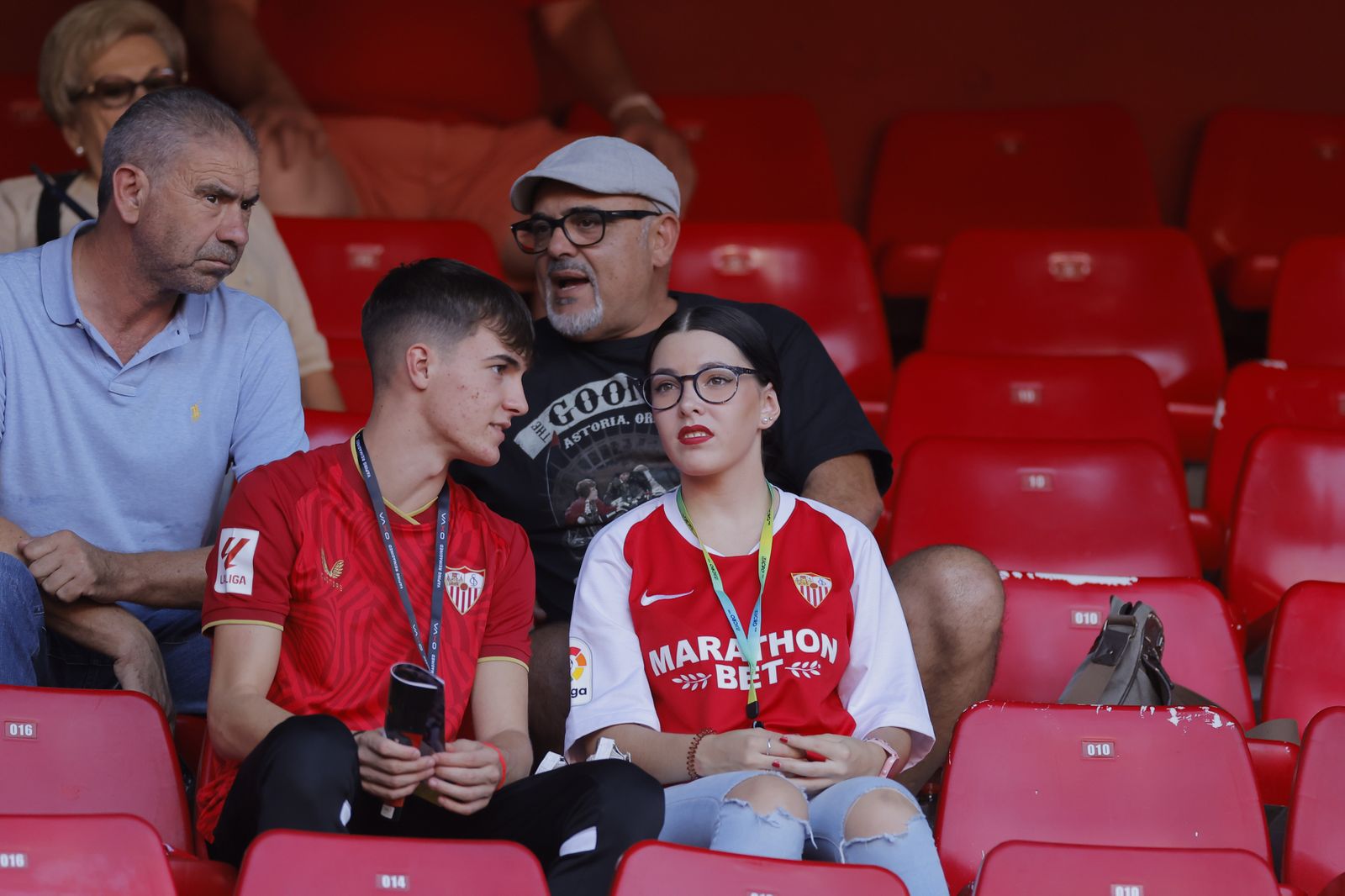 Búscate en las fotos del Sevilla-Almería