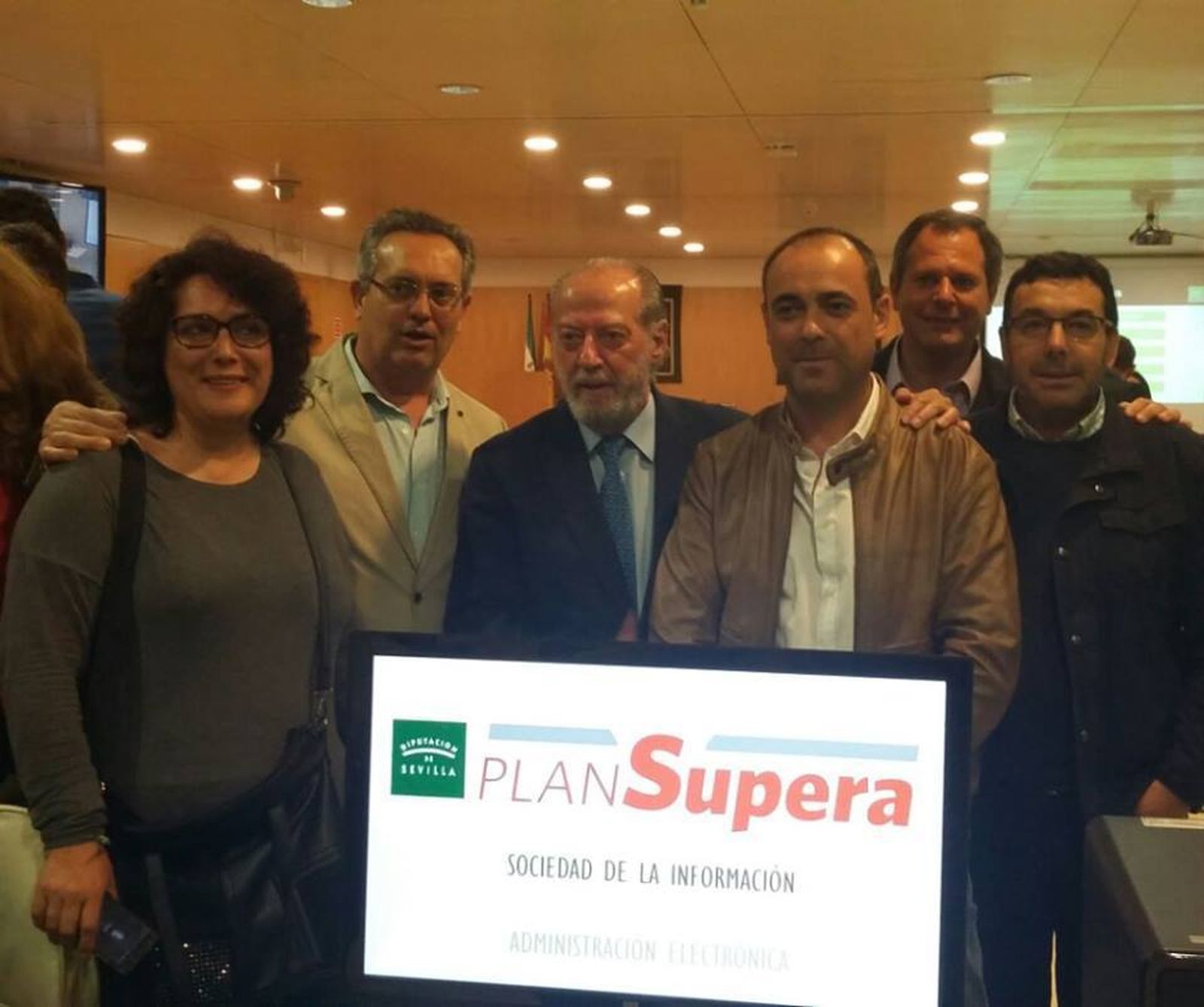 El alcalde de Castilblanco junto al presidente de la Diputación.