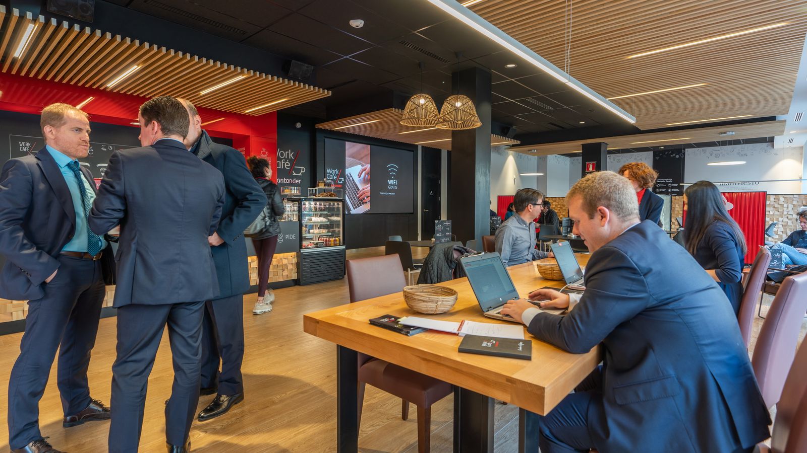 Espacio de trabajo dentro de uno de los locales.