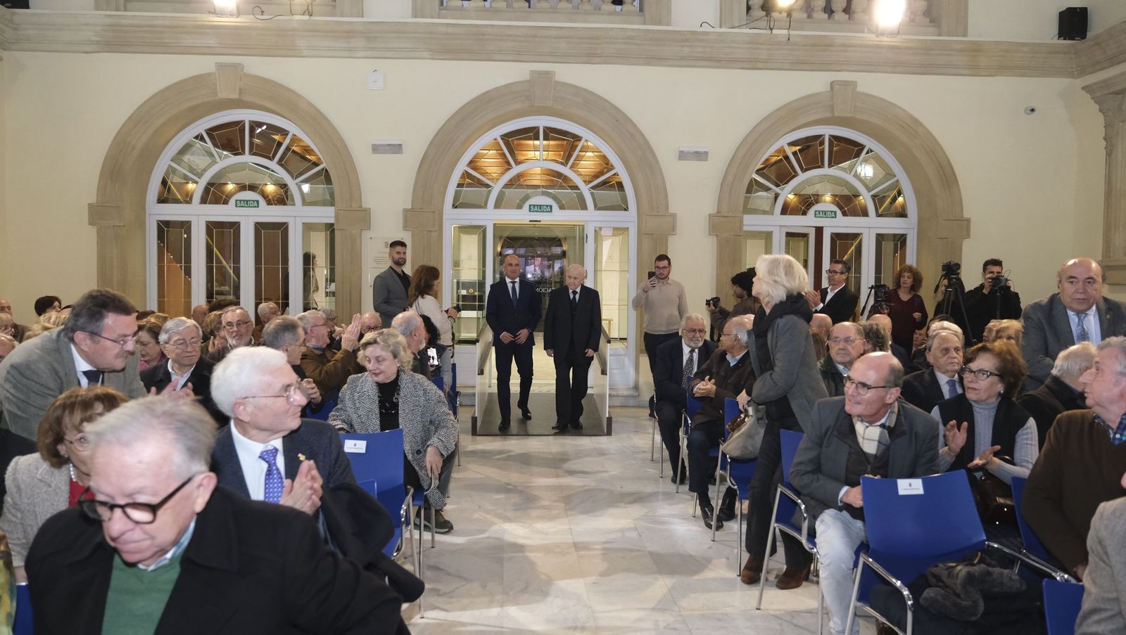 Las fotografías de la entrega del Escudo de Oro de la Provincia al Doctor Francisco Ortega Viñolo