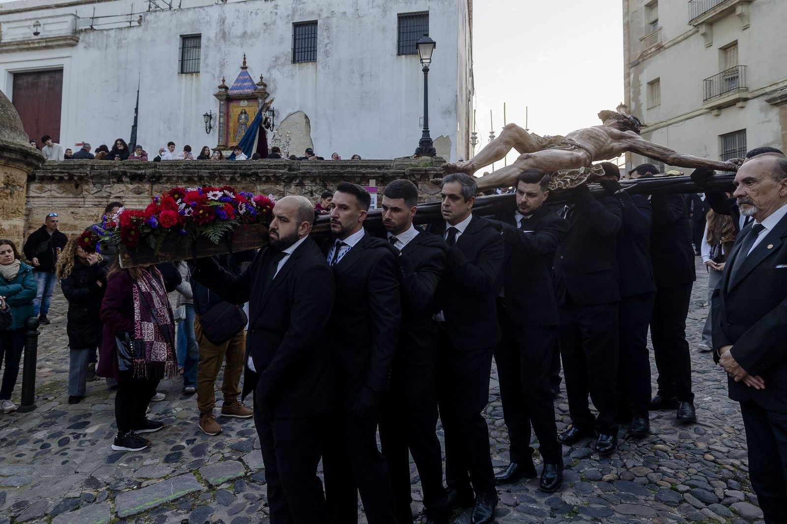 Las imágenes de los traslados de las cofradías de Santa Cruz