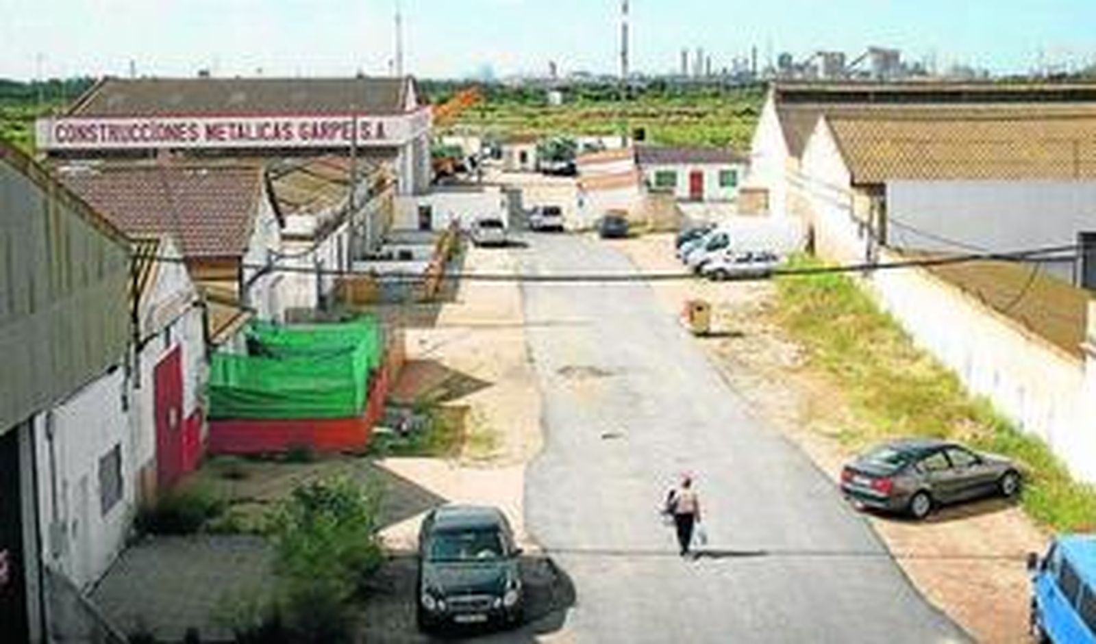 Parte de las edificaciones que a día de hoy siguen ocupando la finca cedida a Adif.