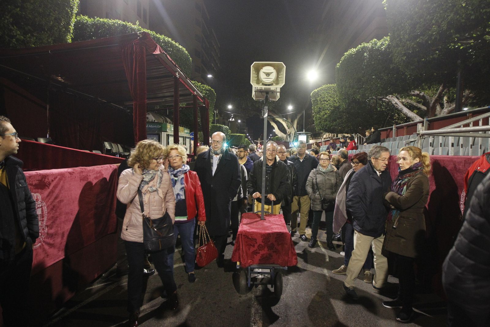 Imágenes Via Crucis Santo Cristo de la Escucha. Semana Santa Almería 2019