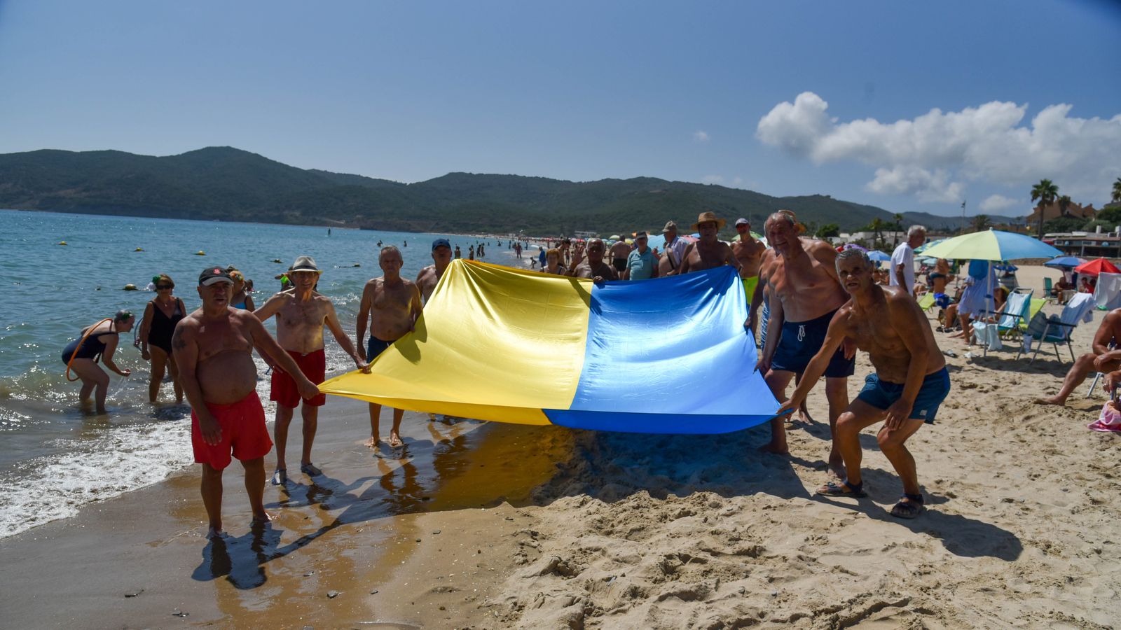 Las fotos del ultimo domingo de la temporada oficial de playas en Algeciras