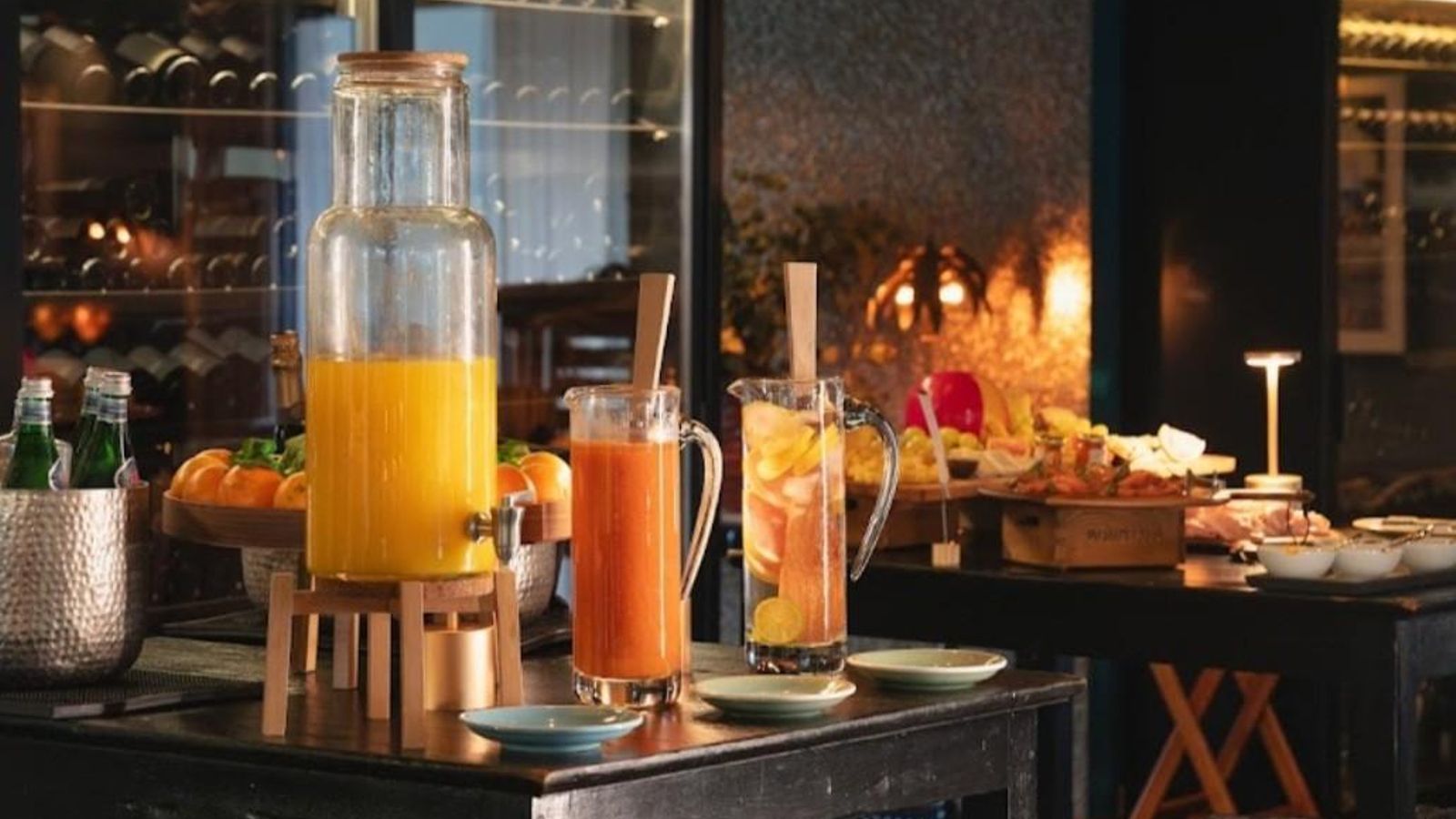 Zumos y bebidas en el desayuno de Boho Club de Marbella