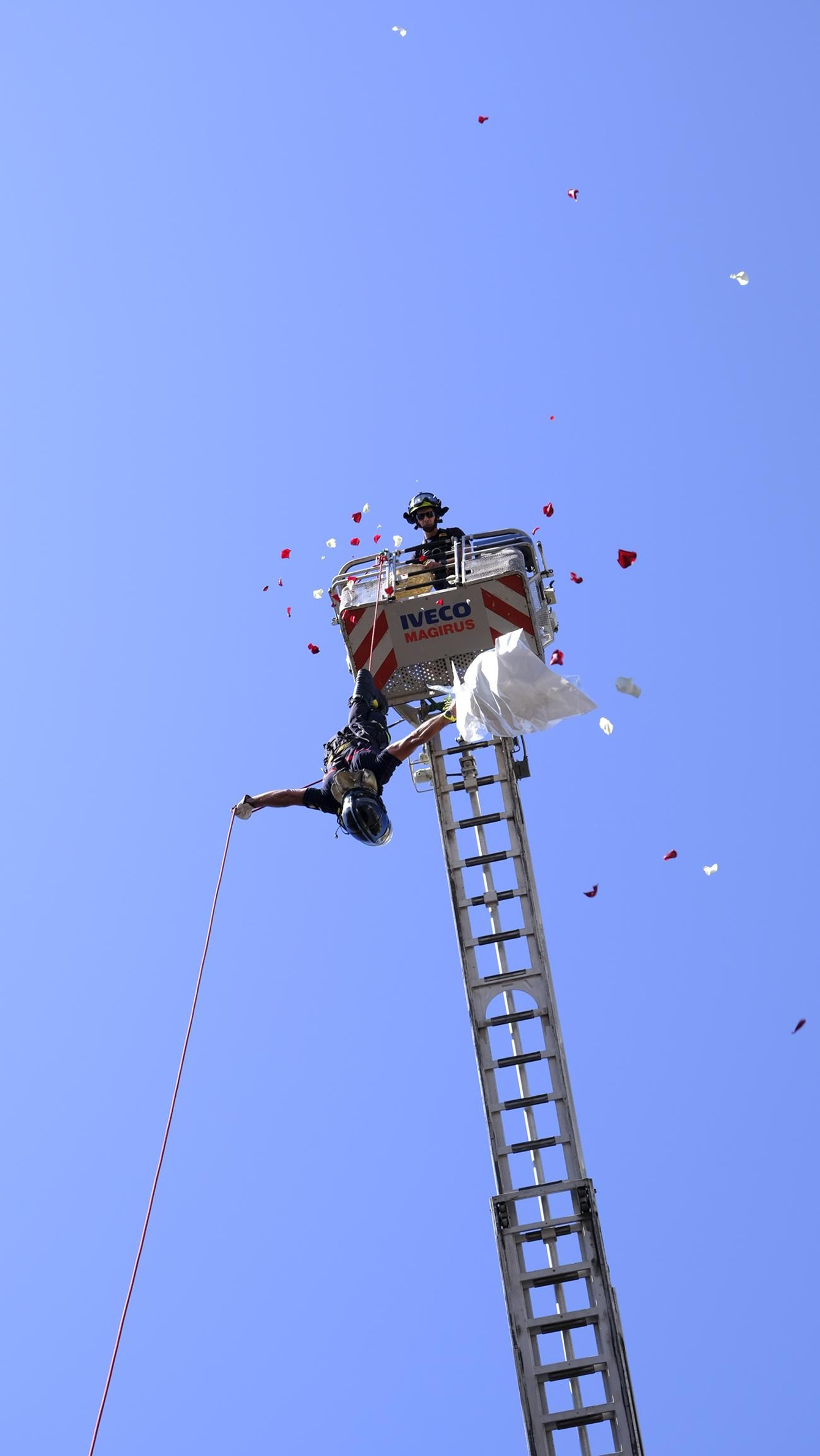 La ofrenda floral a la Virgen del Mar en la Feria de Almería 2025, en imágenes