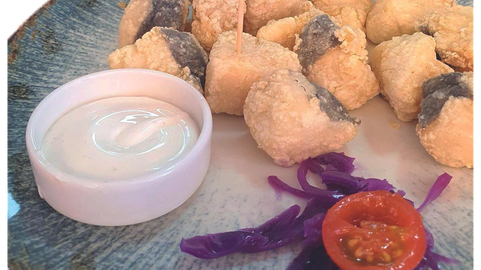 Los  pescados se traen diariamente de la costa local.