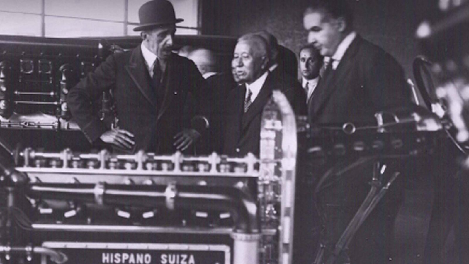 Alfonso XII visita una factoría de Hispano Suiza (detalle de la portada del volumen).