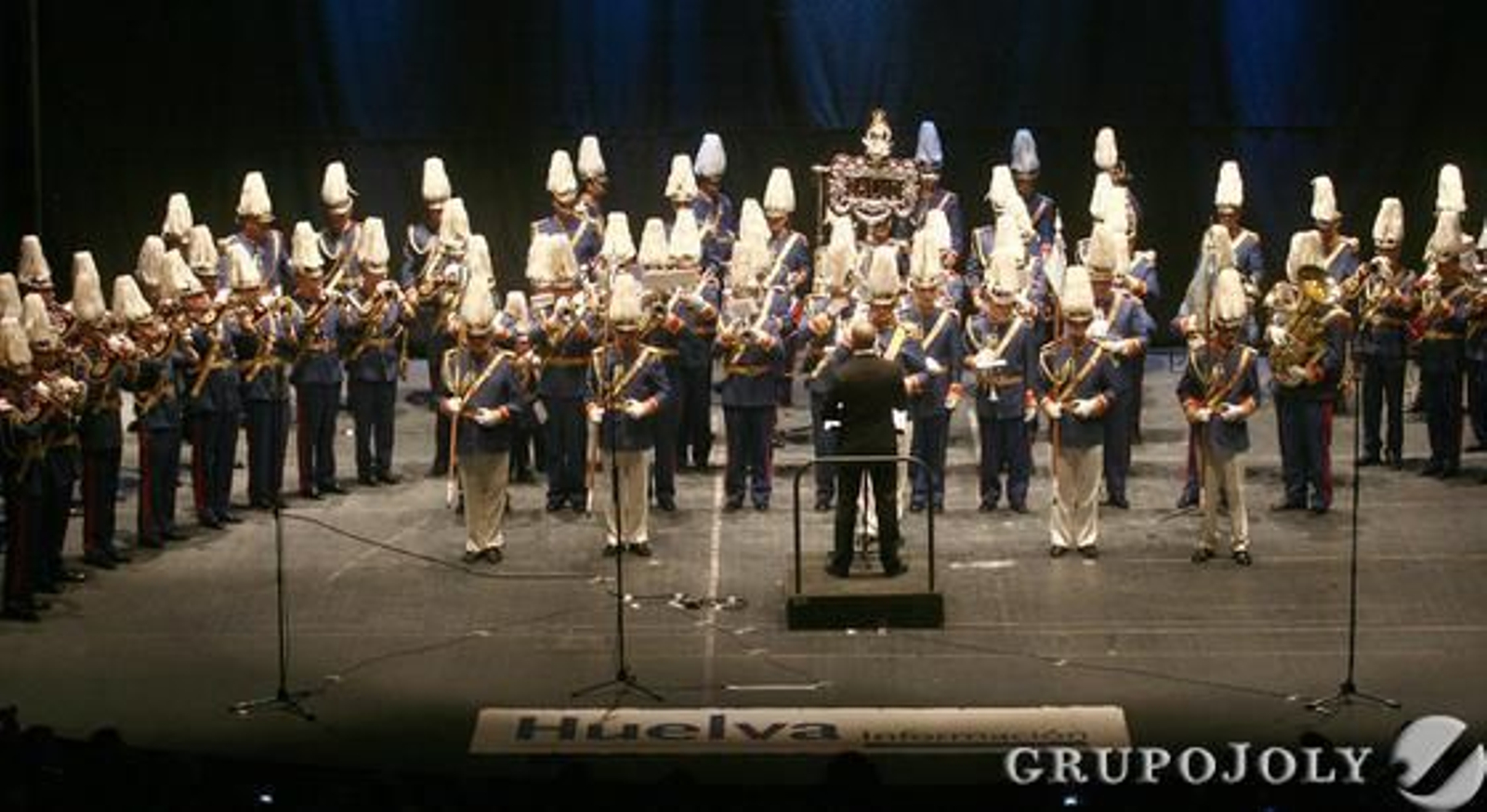 Las bandas de la Salud y el Nazareno llena de música cofrade la Casa Colón en un concierto patrocinado por 'Huelva Información'.

Foto: Josue Correa