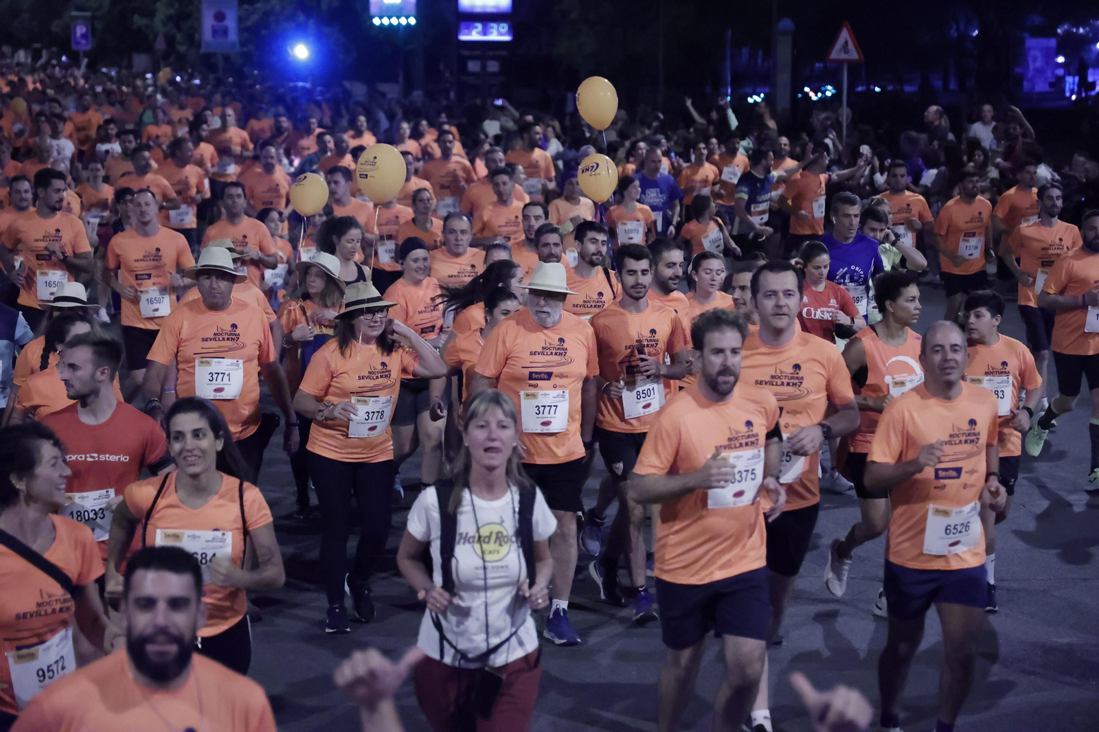 Búscate en la Carrera Nocturna de Sevilla (2)