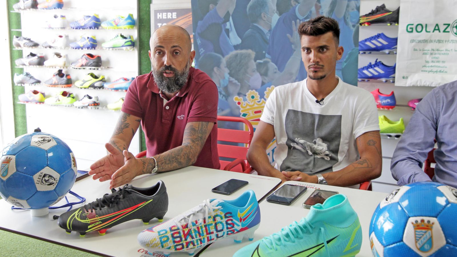 Pavón, junto a Juan Luis Gil, presidente azulino.