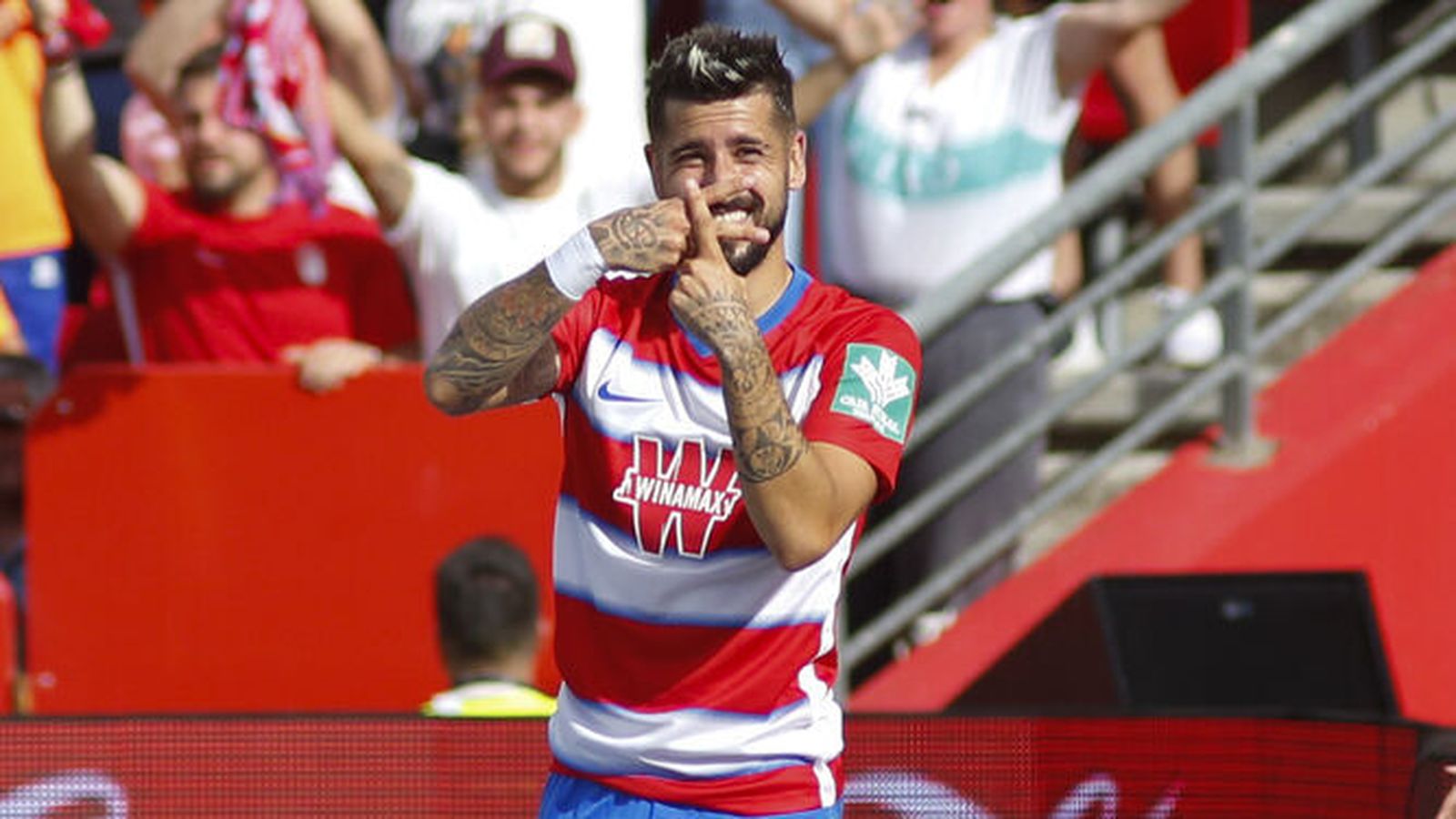 Vadillo celebra un gol marcado con el Granada