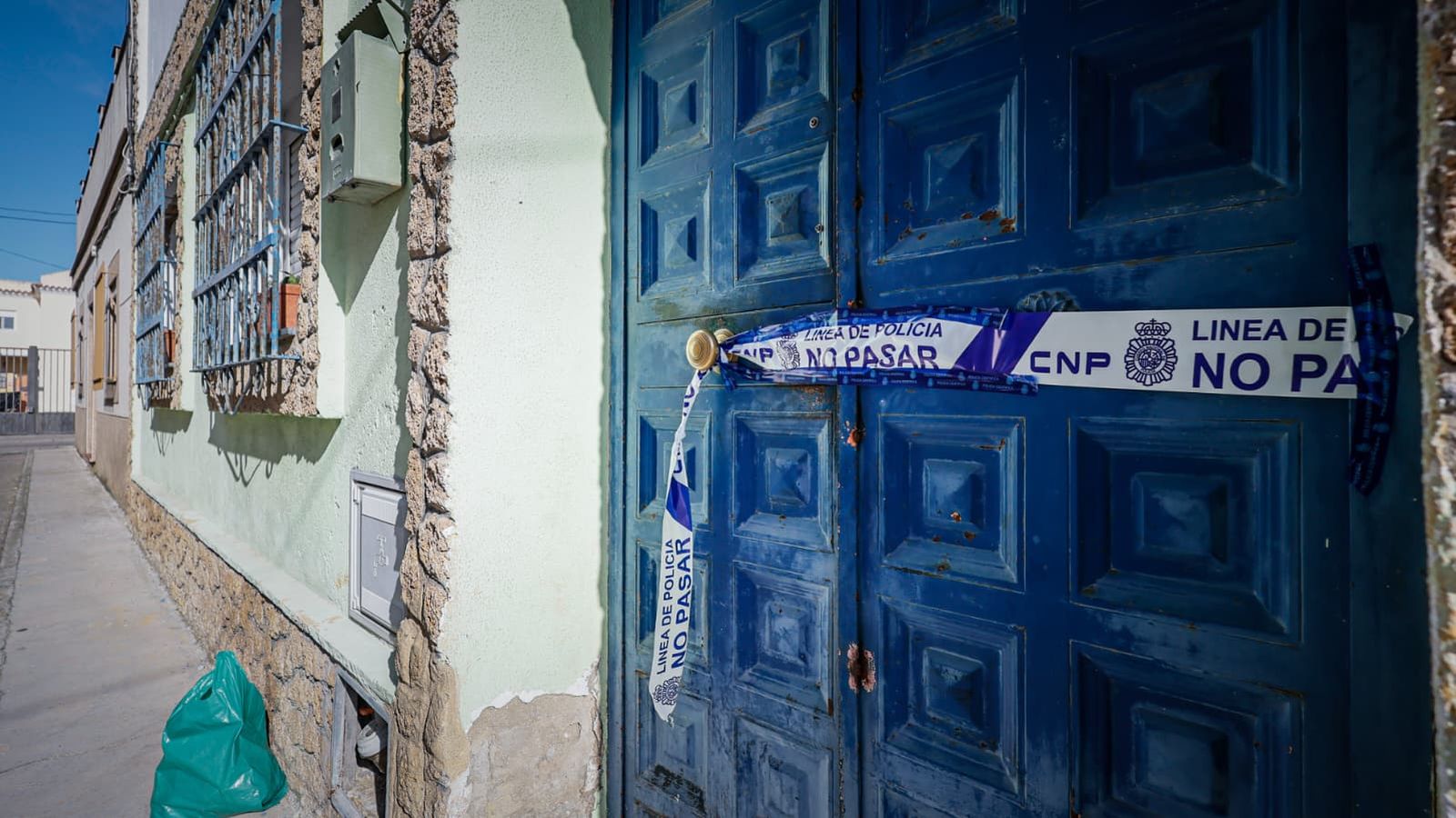 Preciento policial en el domicilio de la calle Sucre donde sucedieron los hechos.