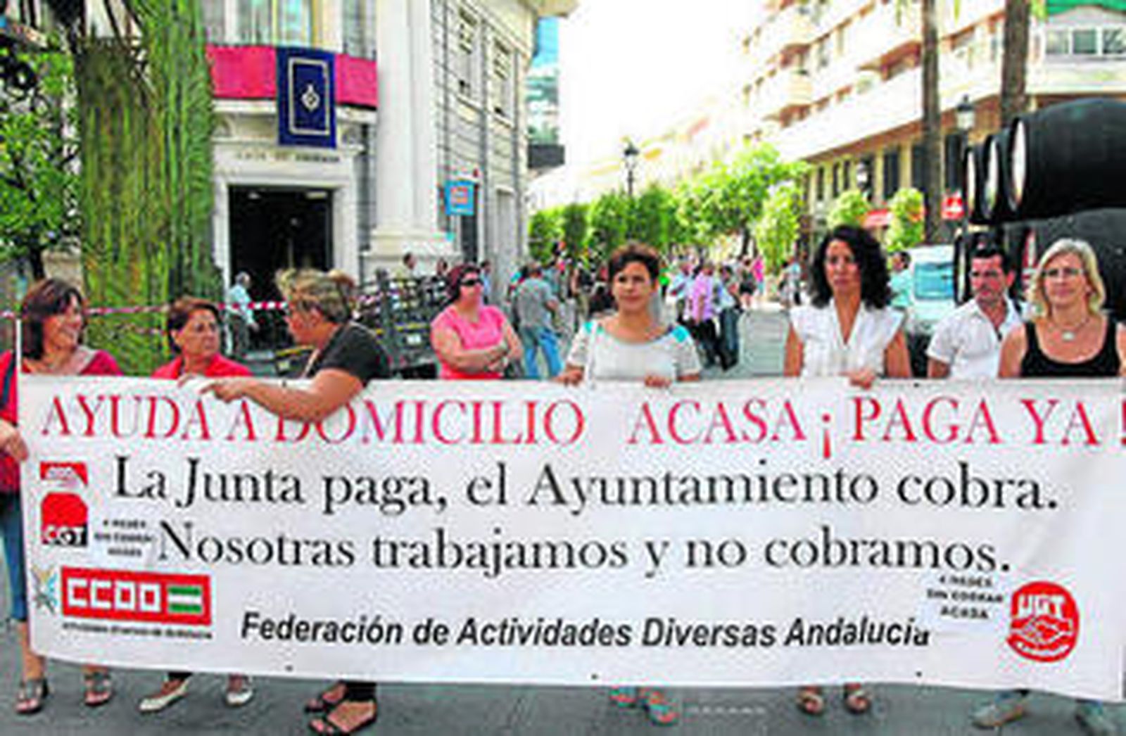 El comité, ayer, durante la manifestación por el centro.