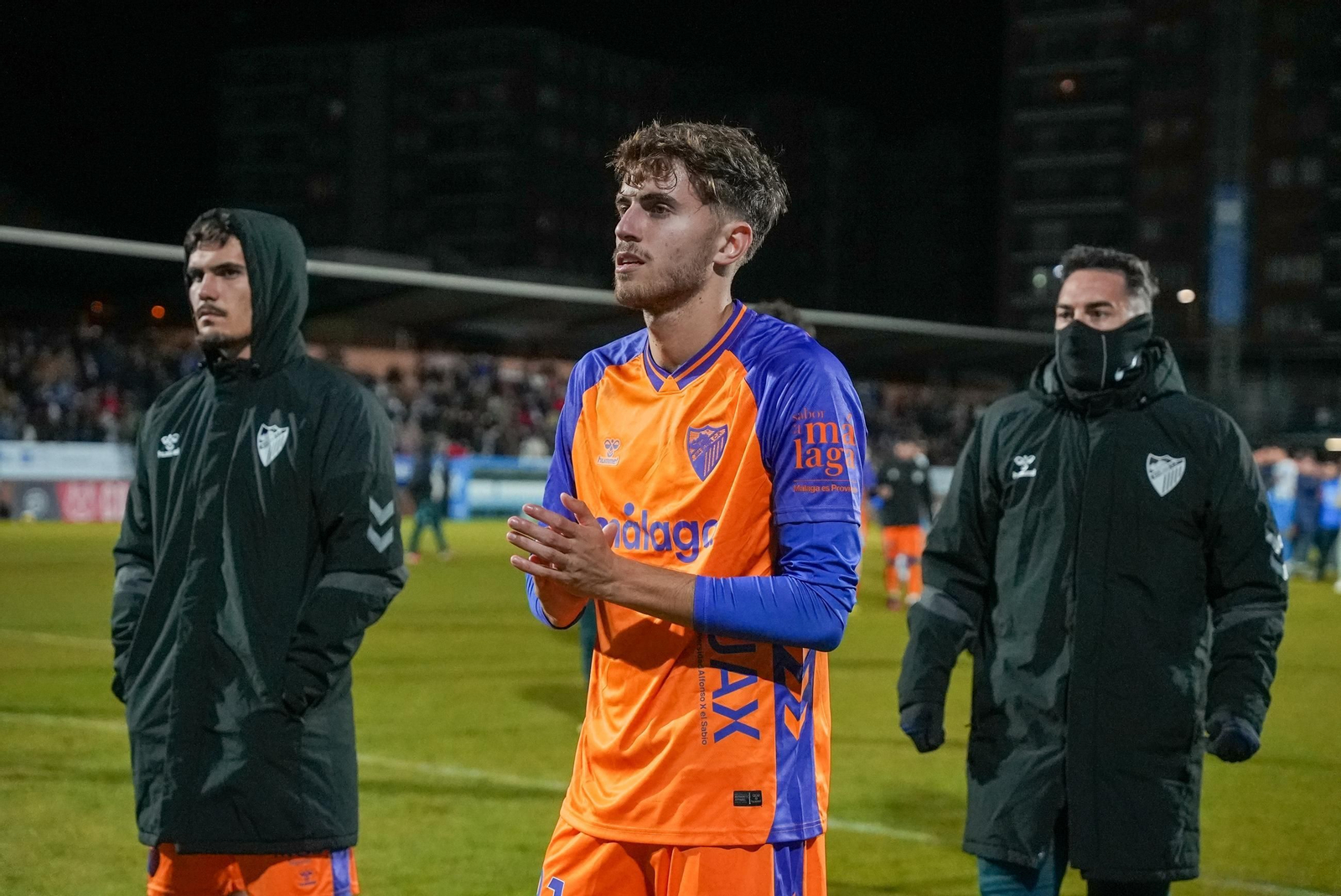 Niño, tras el partido. Niño, tras el partido.