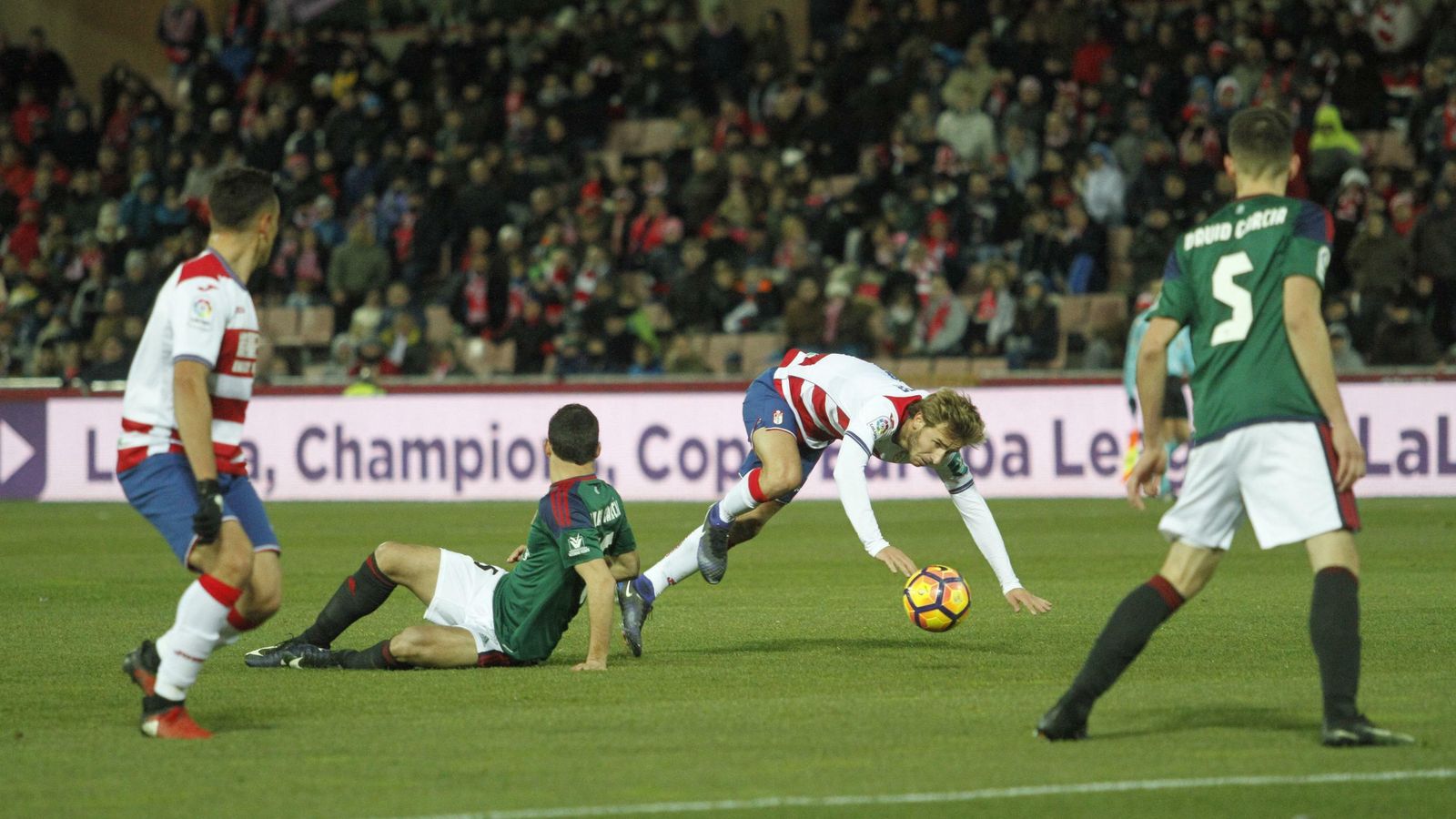 El Granada y el Osasuna, que empataron en los Cármenes, protagonizaron una pésima temporada 16/17