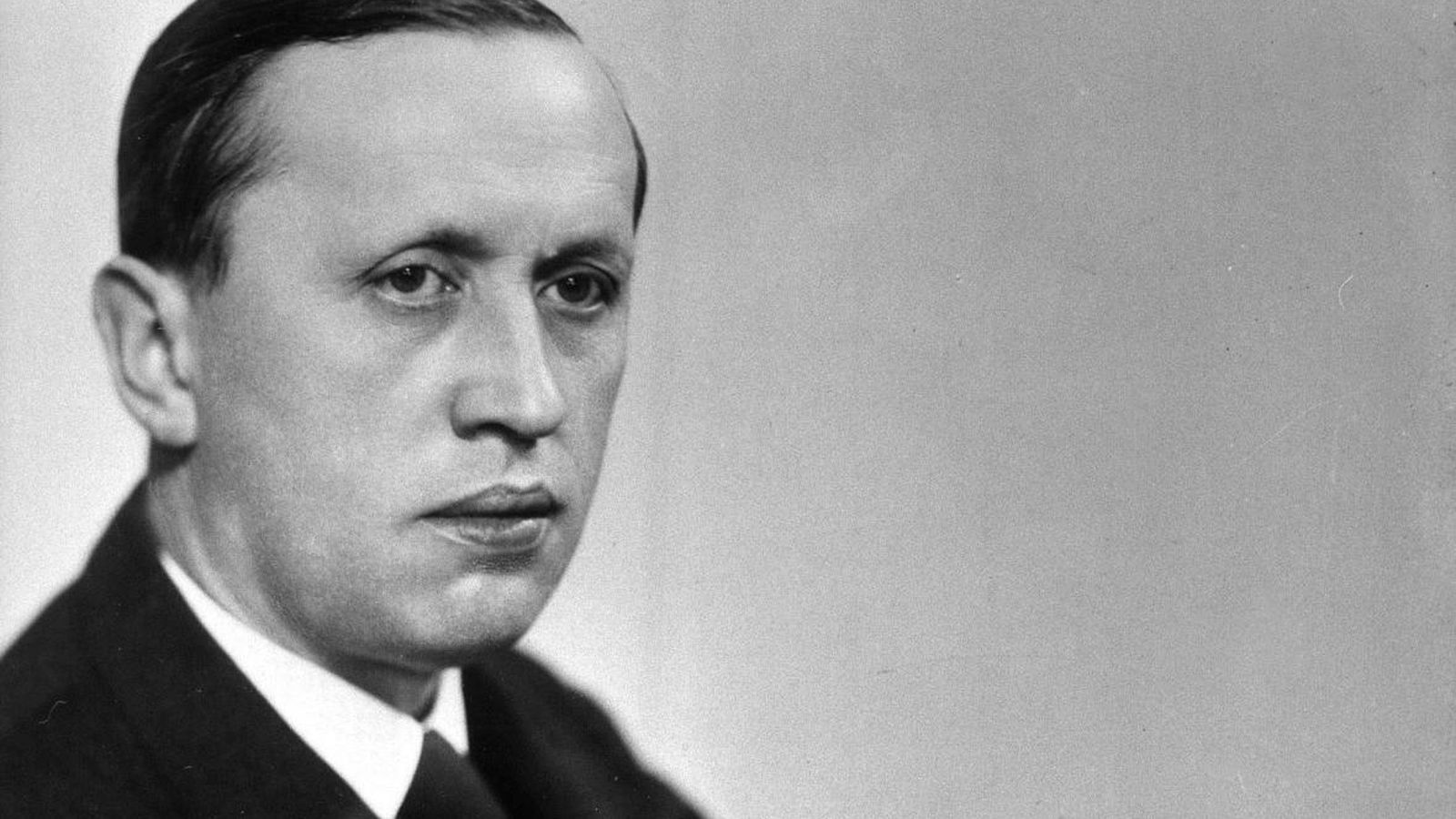 Karel Čapek fue un escritor en lengua checa conocido por acuñar el moderno concepto de robot.