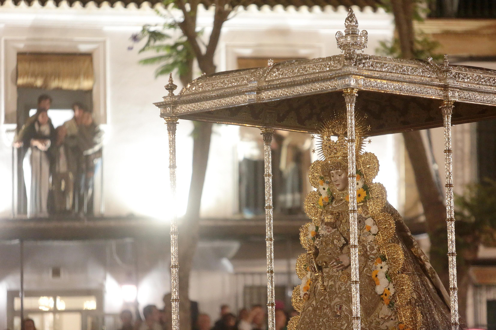 El Rocío 2023: Salto a la reja y procesión de la Virgen del Rocío en imágenes