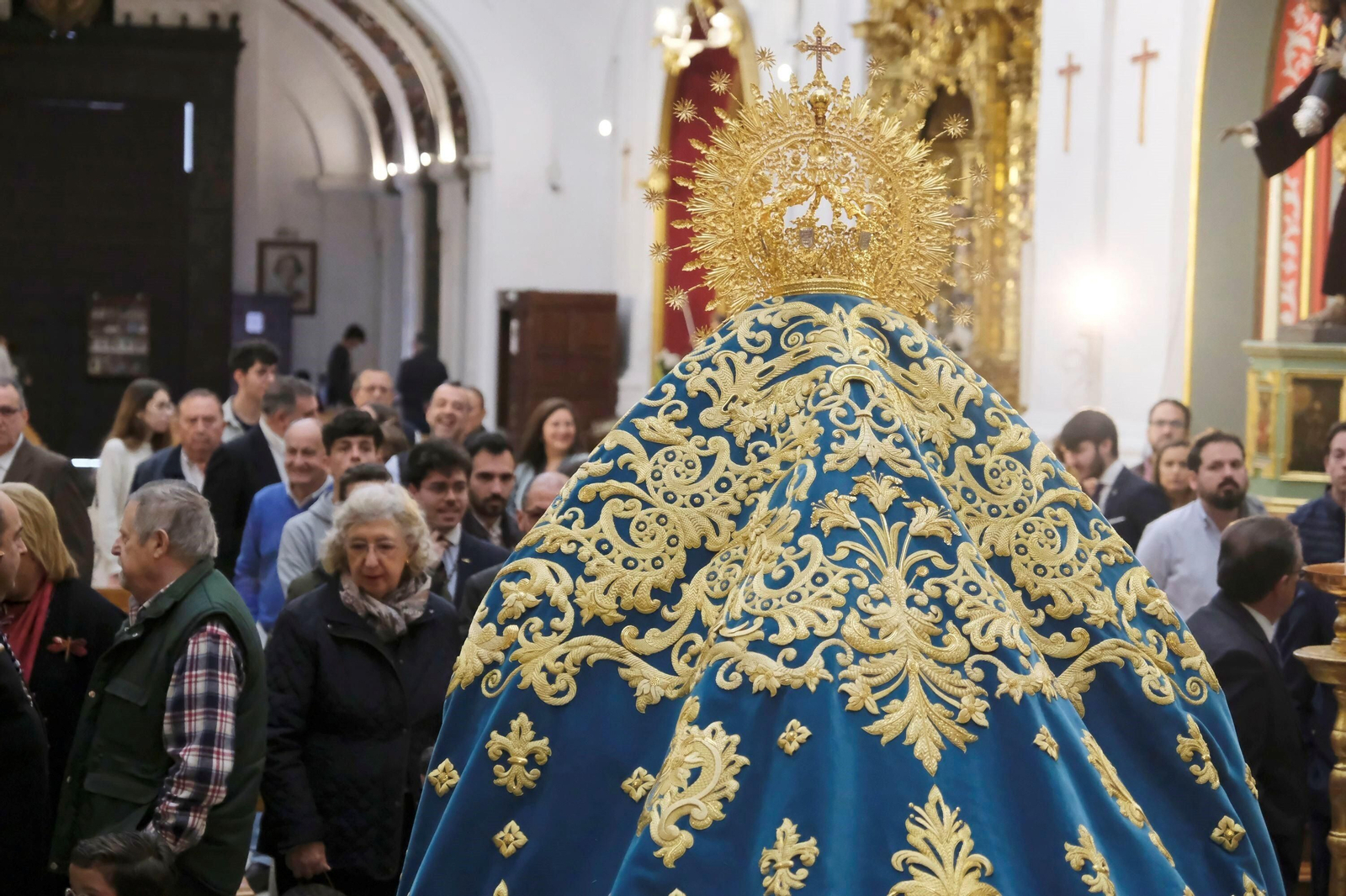 El nuevo manto de la Virgen de la Trinidad de Córdoba, en imágenes