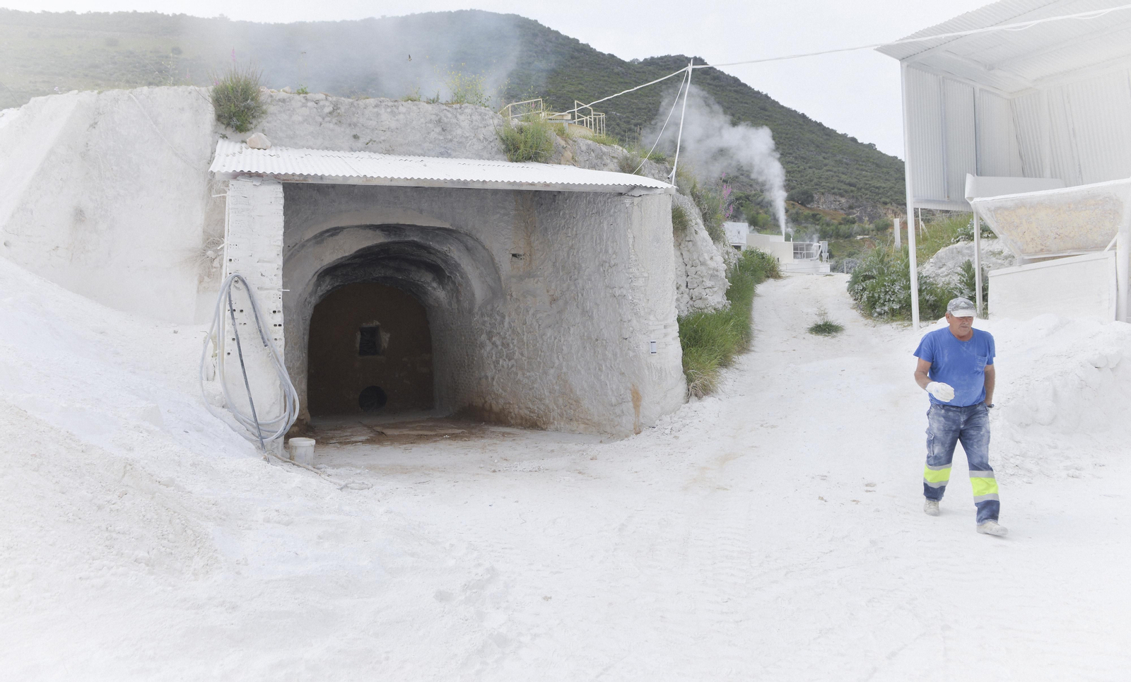 Así se fabrica la cal de Morón