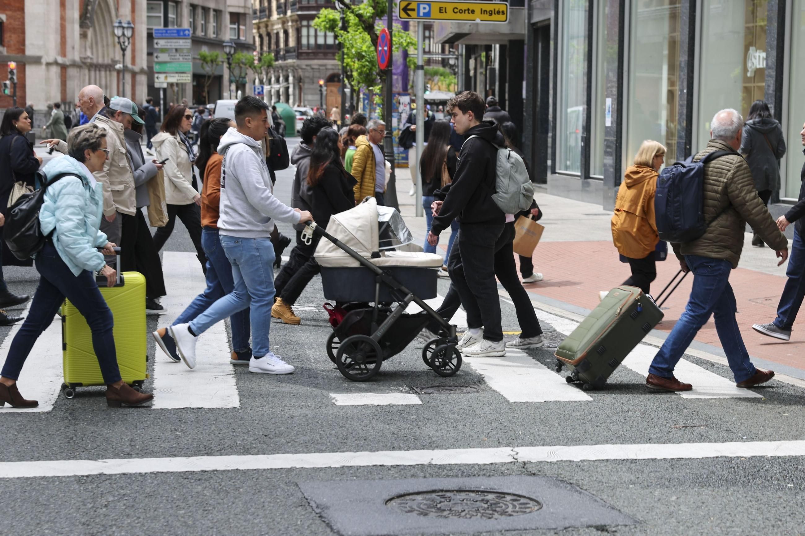 La población española crece en 105.488 personas y llega a 49,4 millones, el máximo histórico