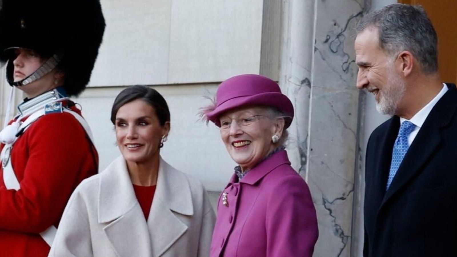 Margarita de Dinamarca entre los reyes Letizia y Felipe