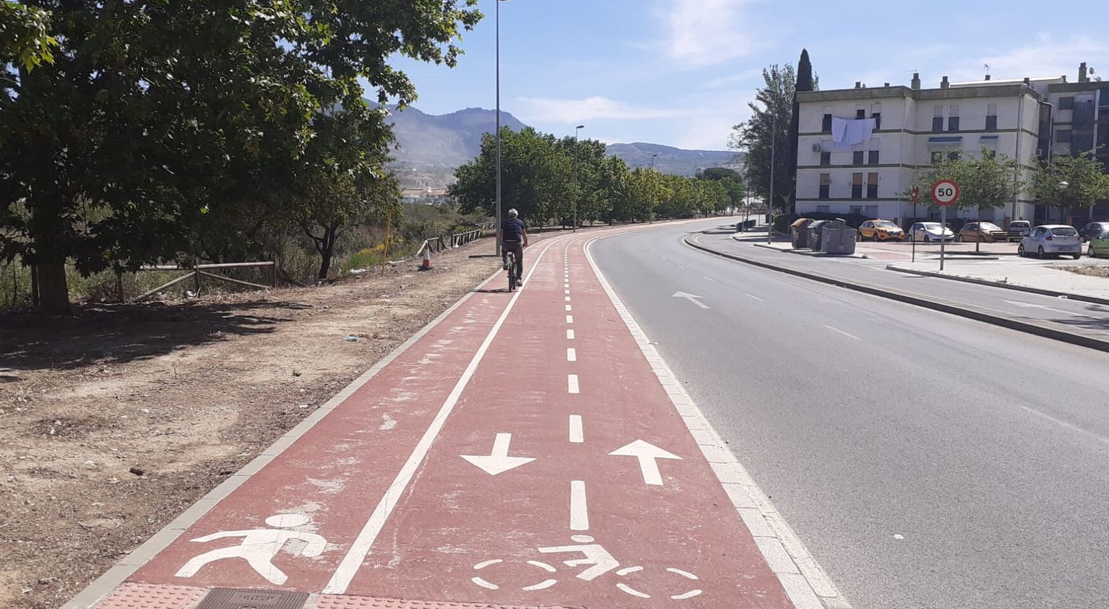 Parte ya habilitada del carril bici del Distribuidor Norte de Granada capital