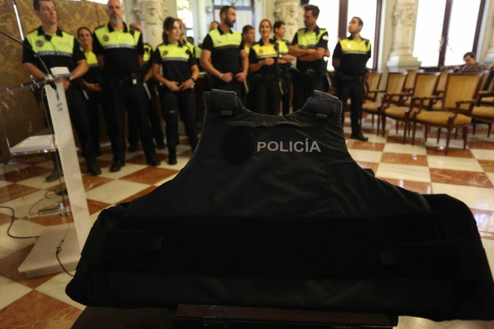 Presentación de los últimos chalecos antibala para la Policía Local de Málaga.