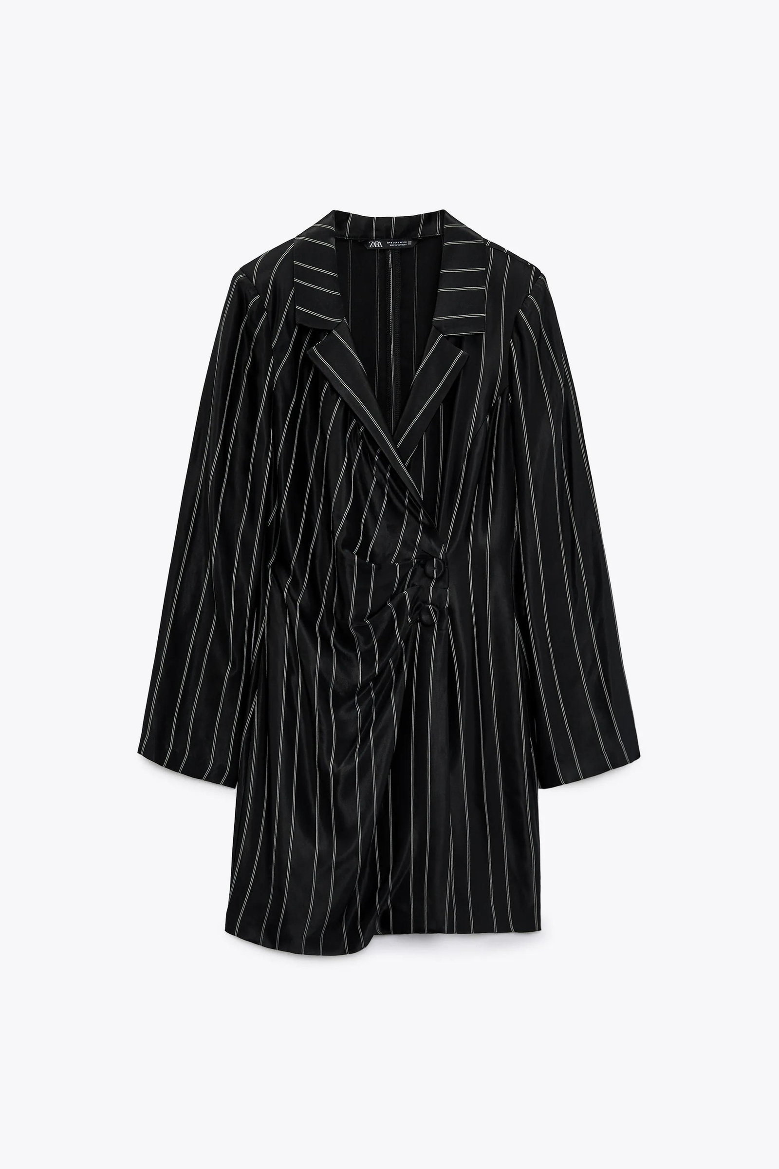 Vestido tipo blazer de Zara.