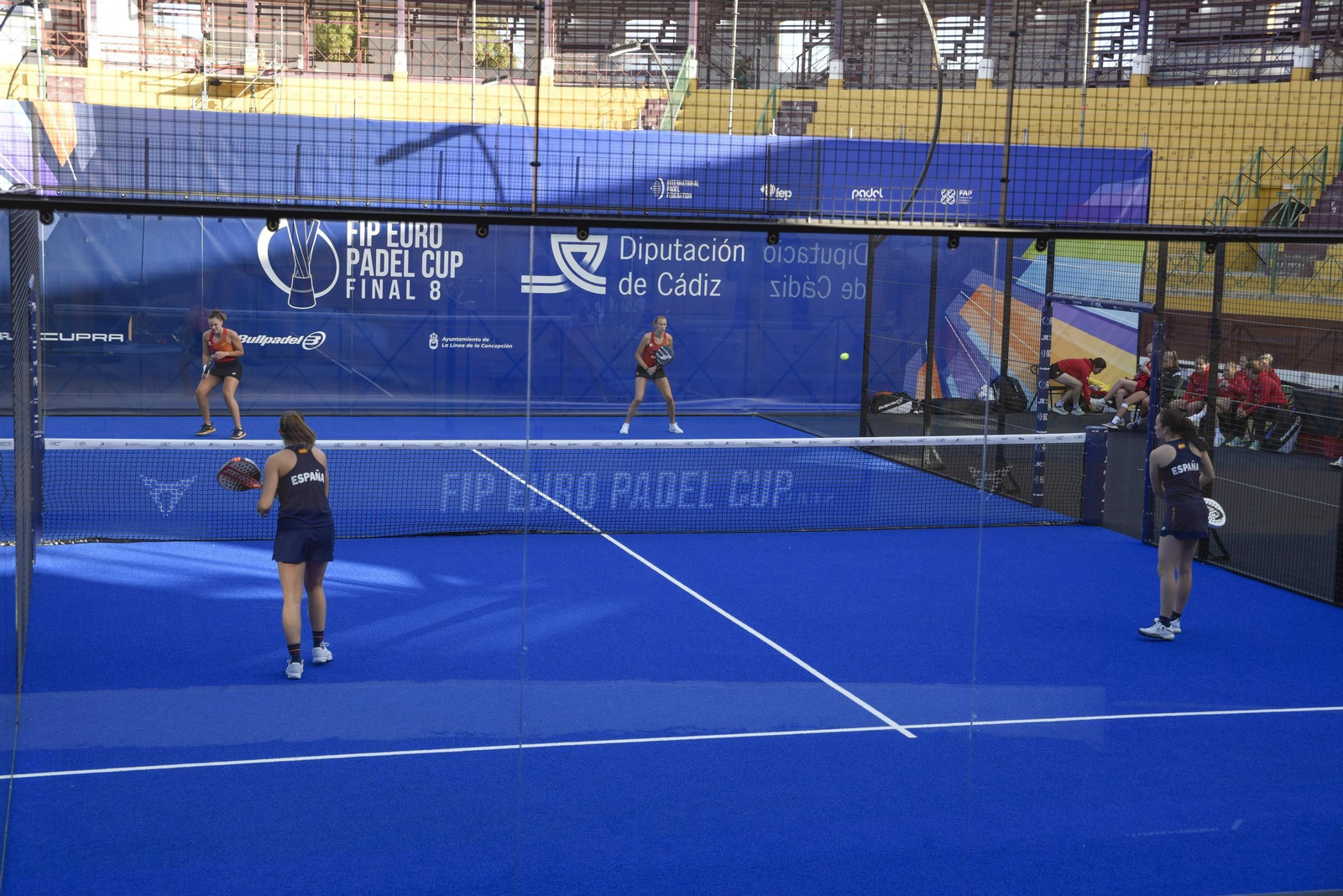 Fotos de la primera jornada del FIP Euro Pádel Cup de La Línea