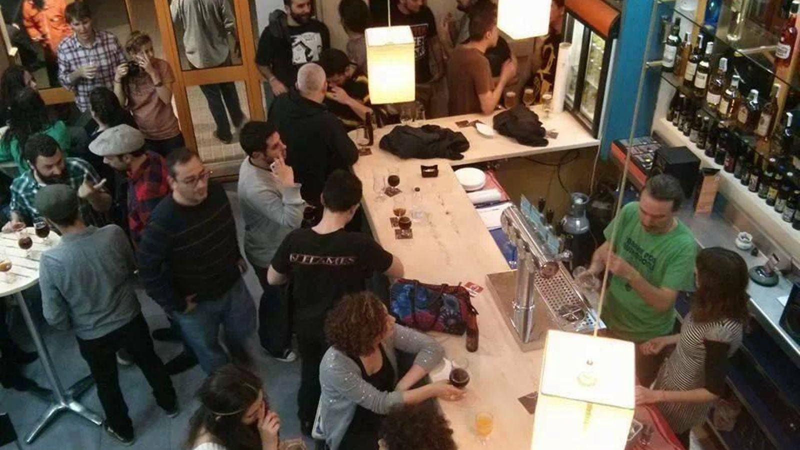 Ambientazo en la cervecería Hop Scoth.