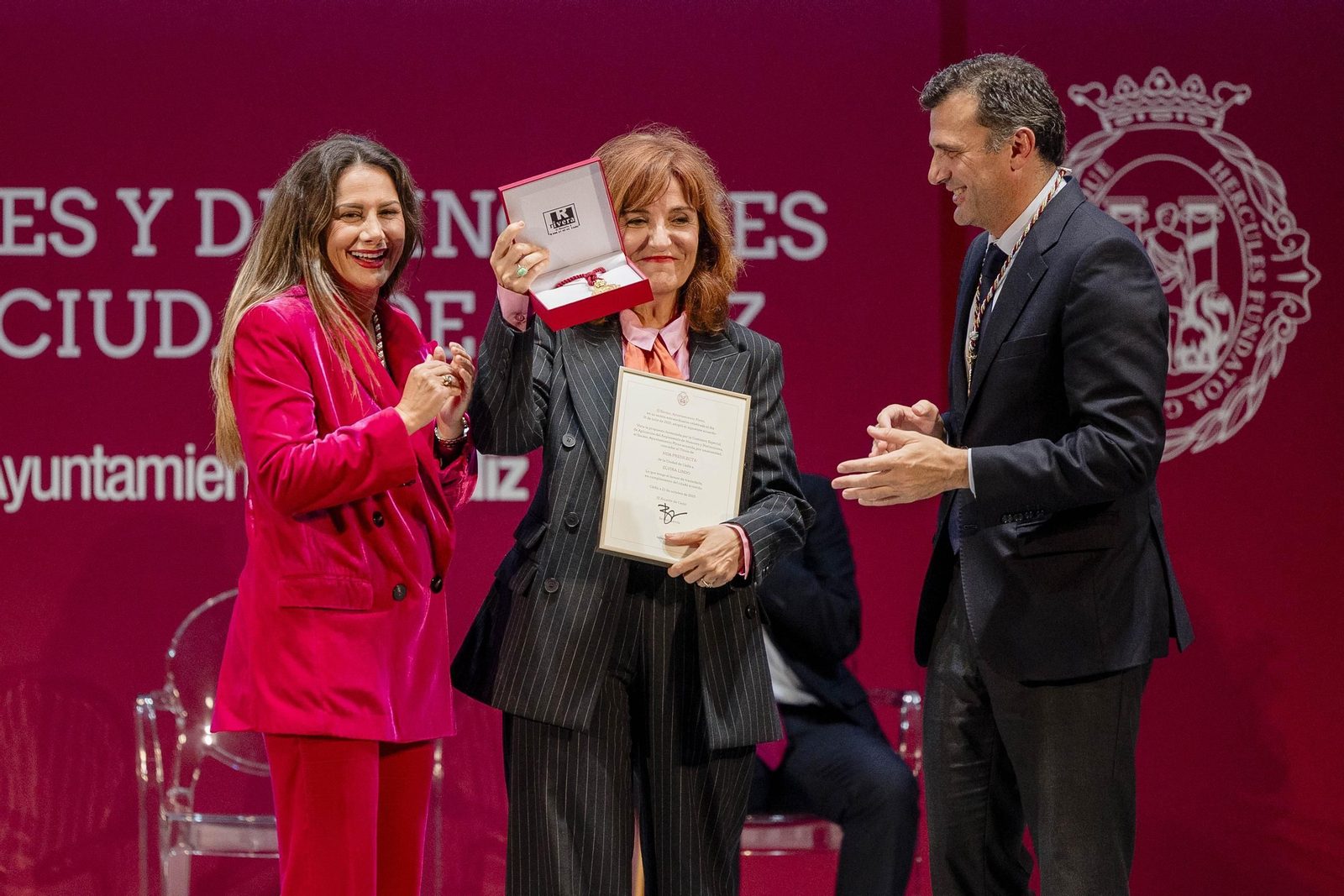 Las imágenes del acto de entrega de los títulos de hijos predilectos y adoptivos y de las medallas de oro de la ciudad.