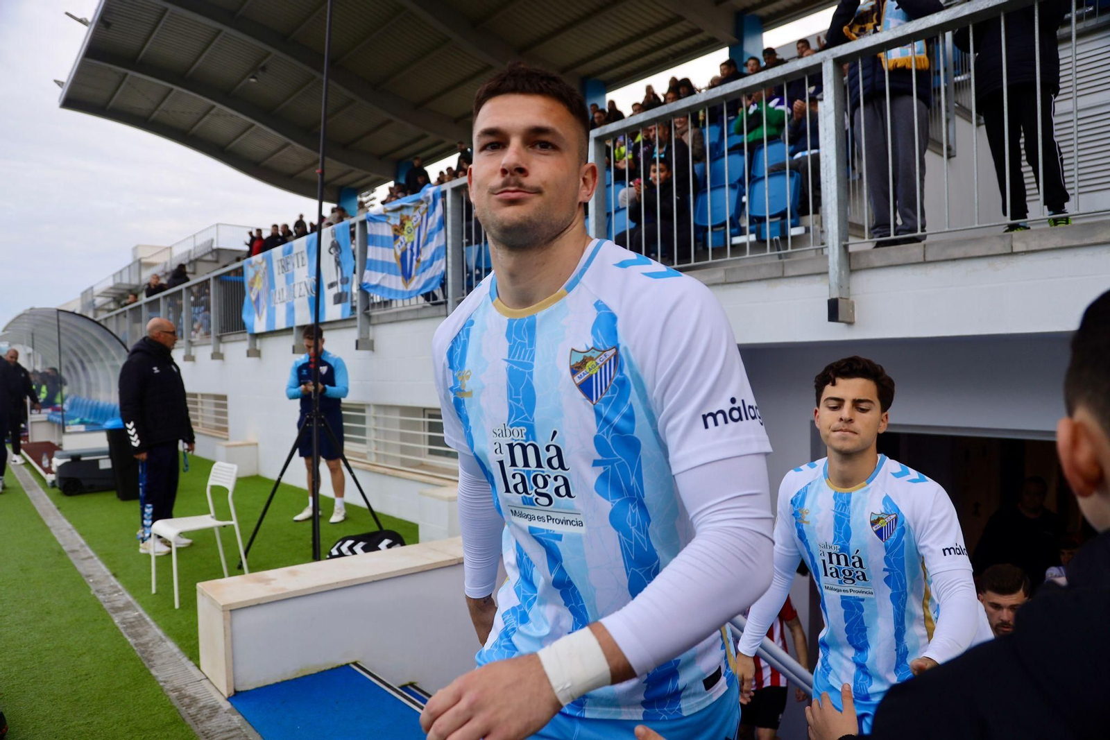 El Atlético Malagueño se da un festión ante el Porcuna para seguir líder (5-0)