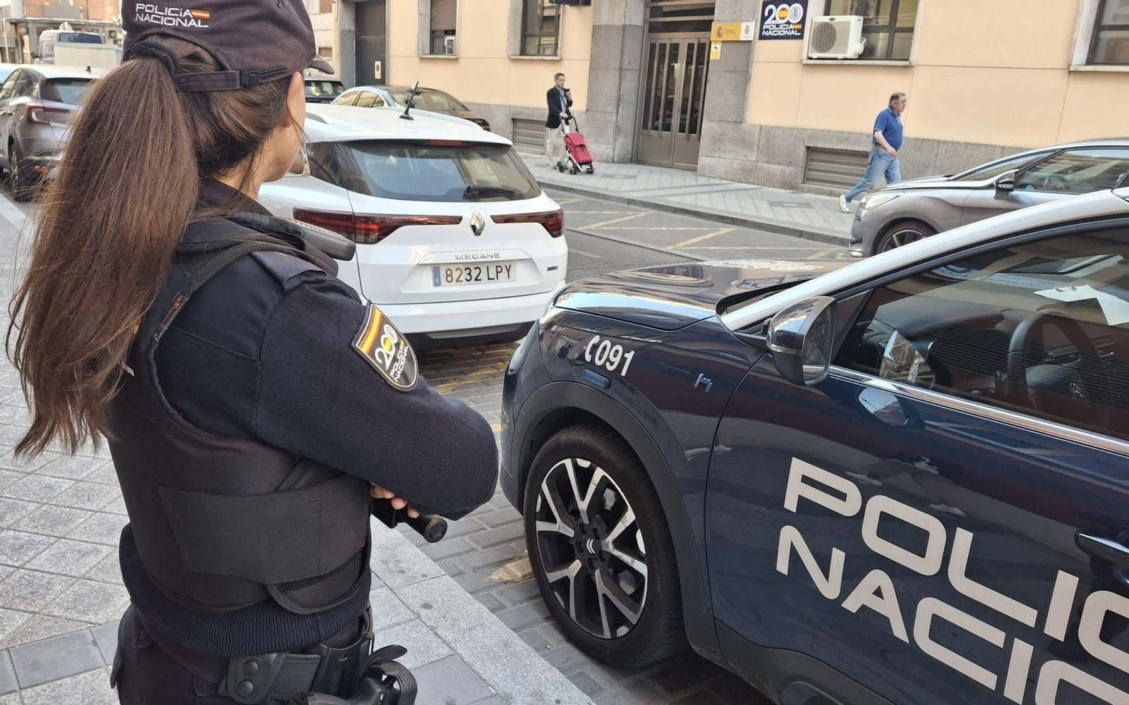 Una agente de la Policía Nacional.