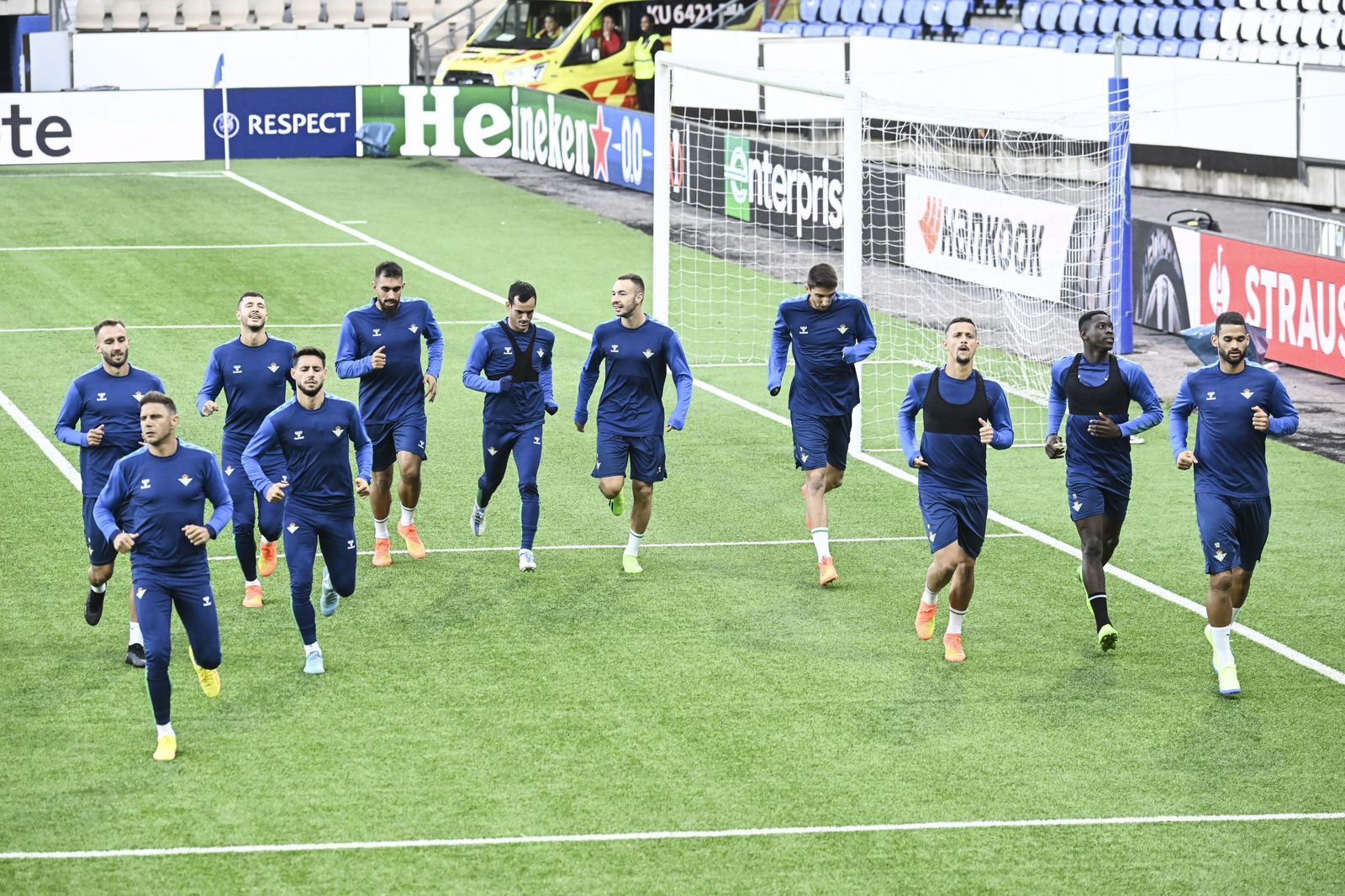 Las imágenes del viaje a Helsinki del Betis