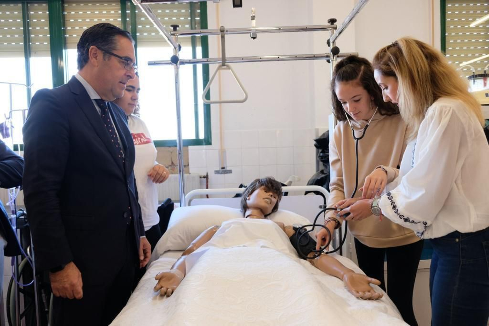 Visita de Miguel Briones al centro Los Colegiales de Antequera. Visita de Miguel Briones al centro Los Colegiales de Antequera.