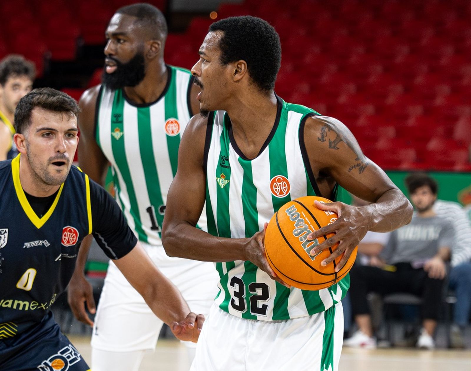 Renfroe dirige una jugada contra el UDEA Algeciras.