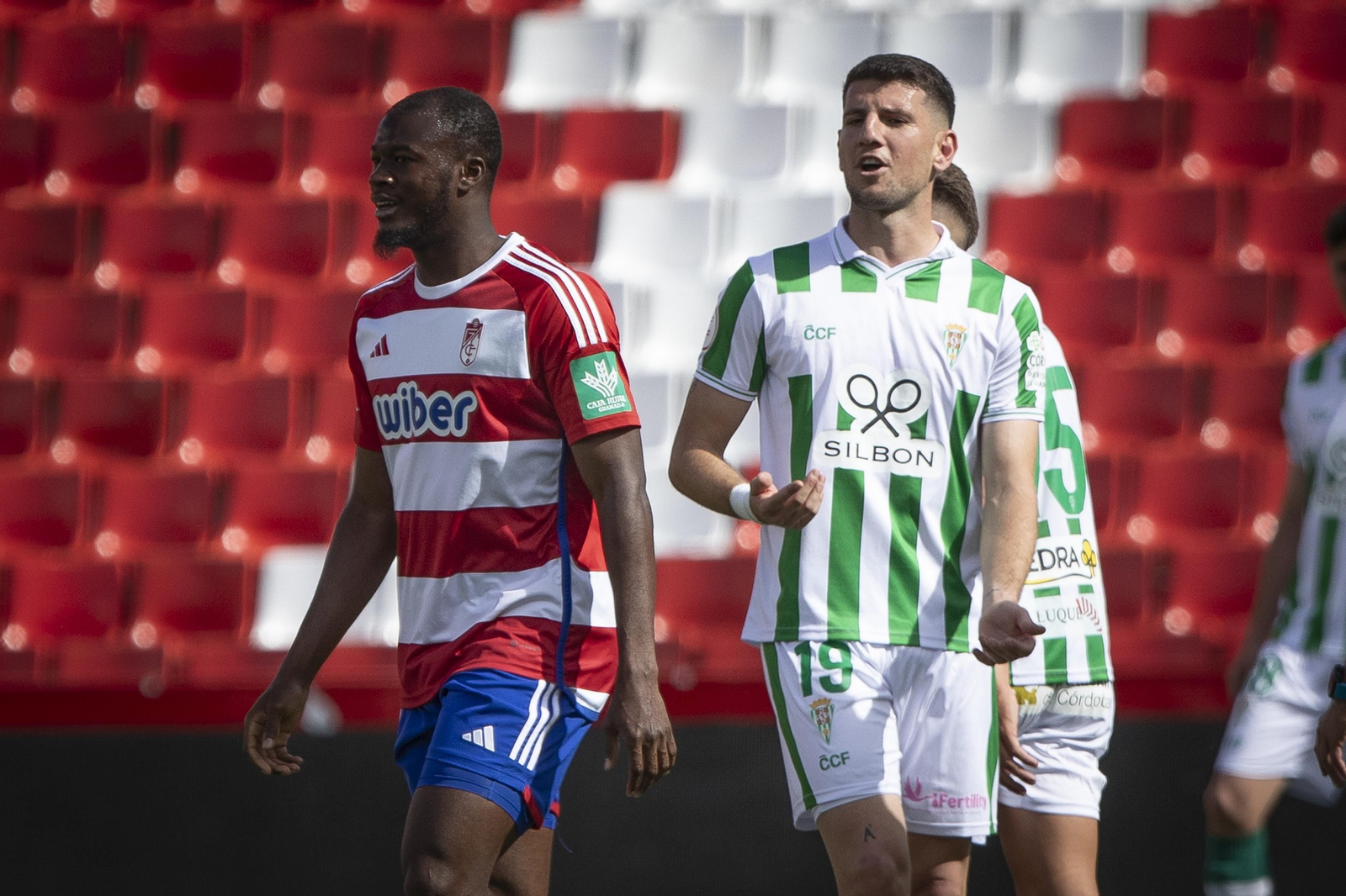 Las mejores fotos del ambiente en el Recreativo Granada - Córdoba CF