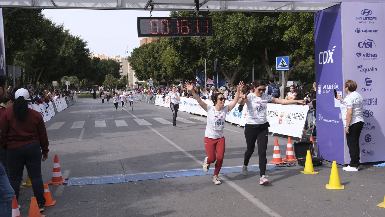 Imágenes de la Carrera de la Mujer 2023 en Almería