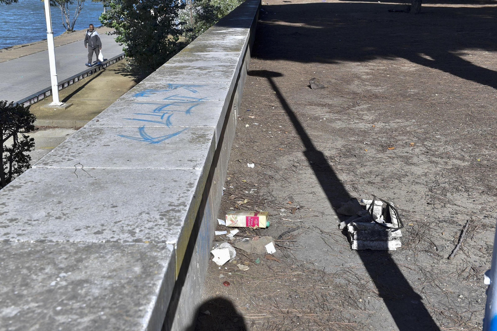 Desperfectos en el entorno del río