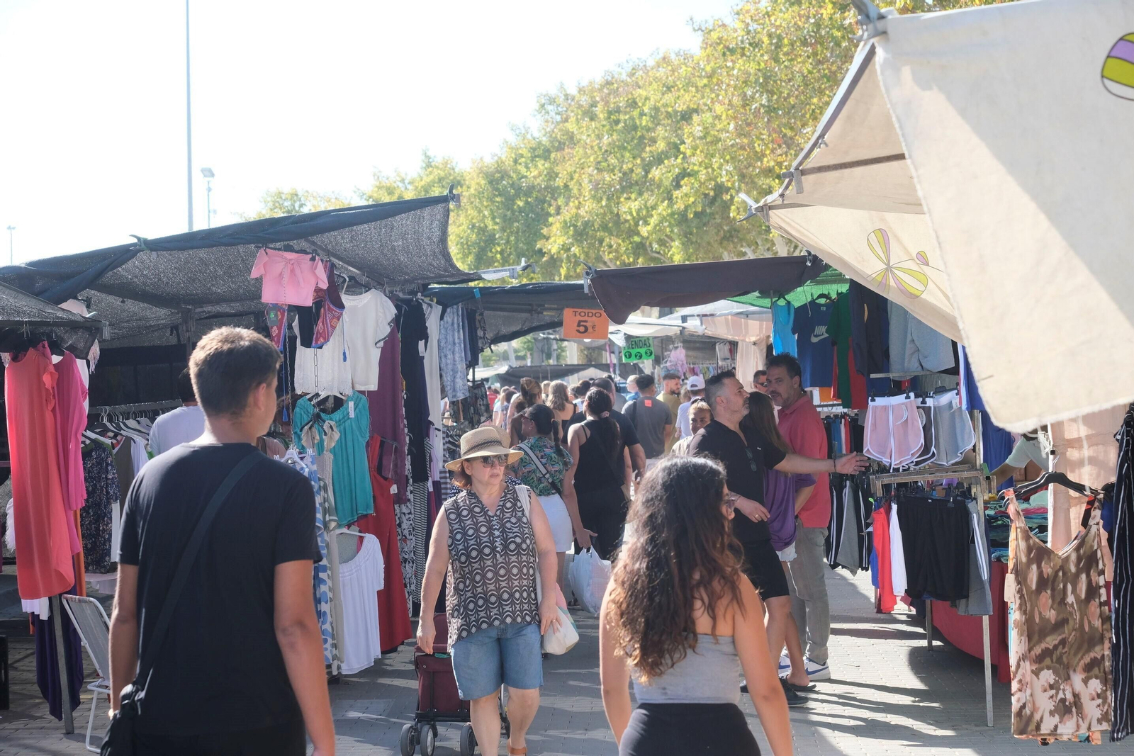 Un paseo en fotografías por el mercadillo de El Arenal un día de agosto Un paseo en fotografías por el mercadillo de El Arenal un día de agosto