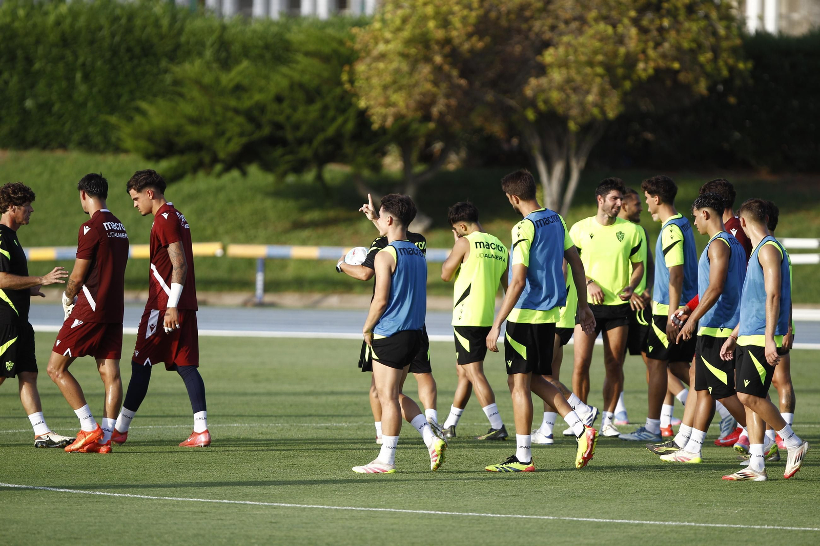Primer entrenamiento de la Temporada 2025-2026 de la U.D. Almería, en imágenes