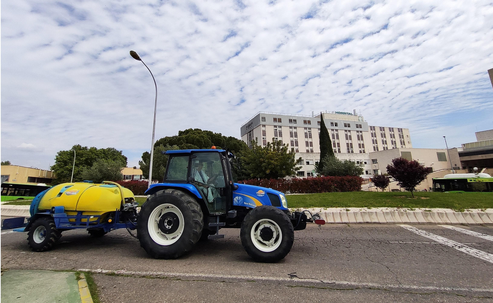 Las fotos del homenaje de los agricultores a los sanitarios de Córdoba