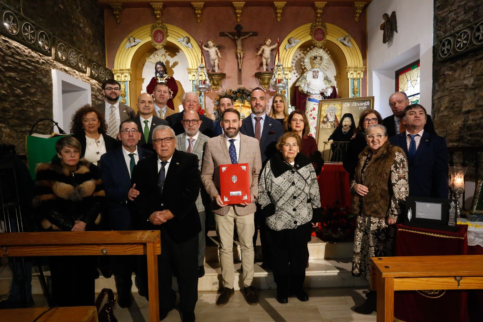 Las fotografías de la presentación del cartel de Valentín Rivera para la tertulia cofrade La Levantá