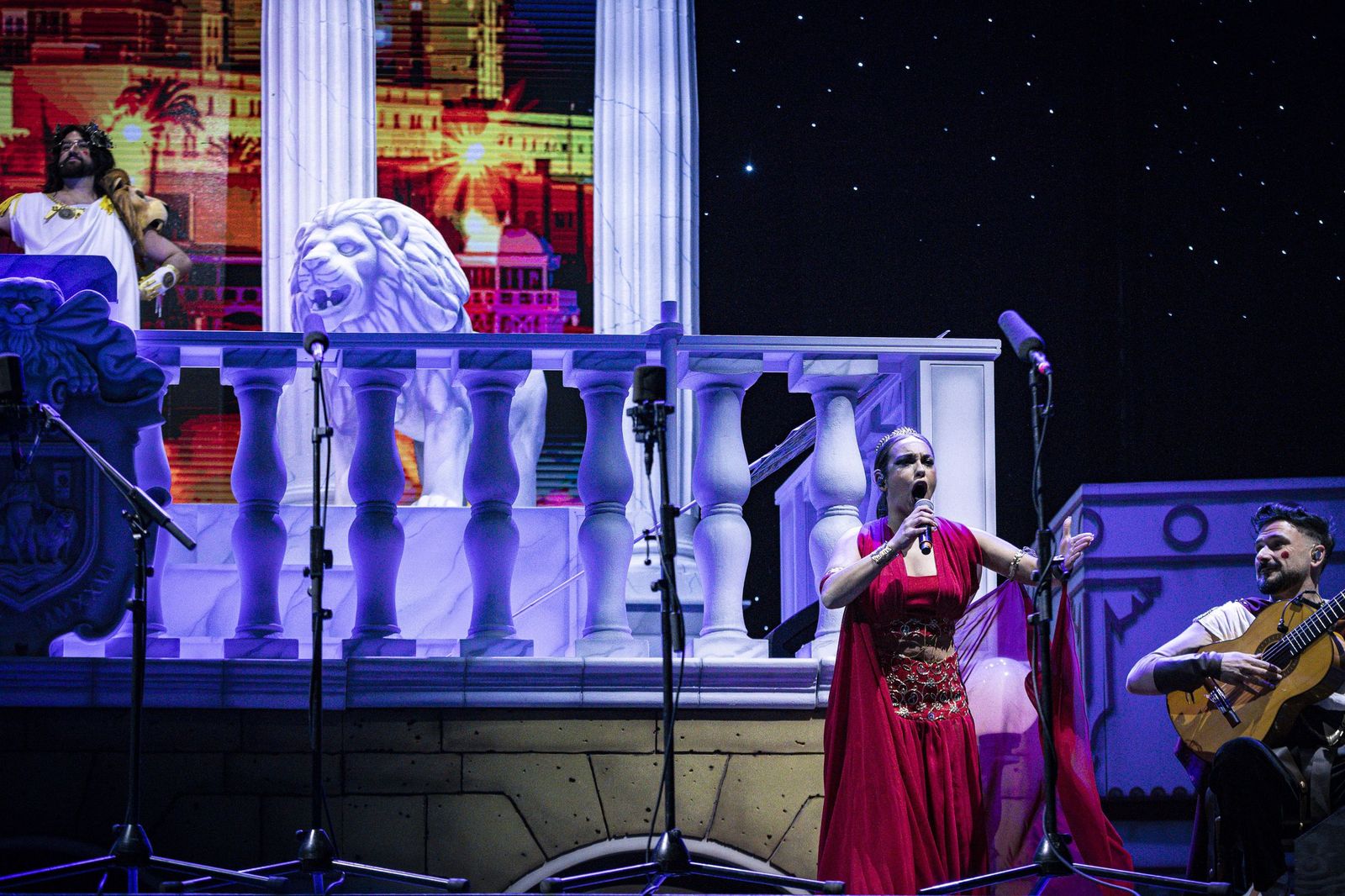 Las imágenes del pregón y la boda de Manu Sánchez en el Carnaval de Cádiz 2026