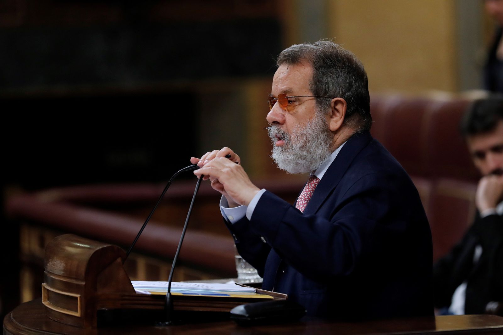 Fernández Marugán durante la presentación del informe en el Congreso