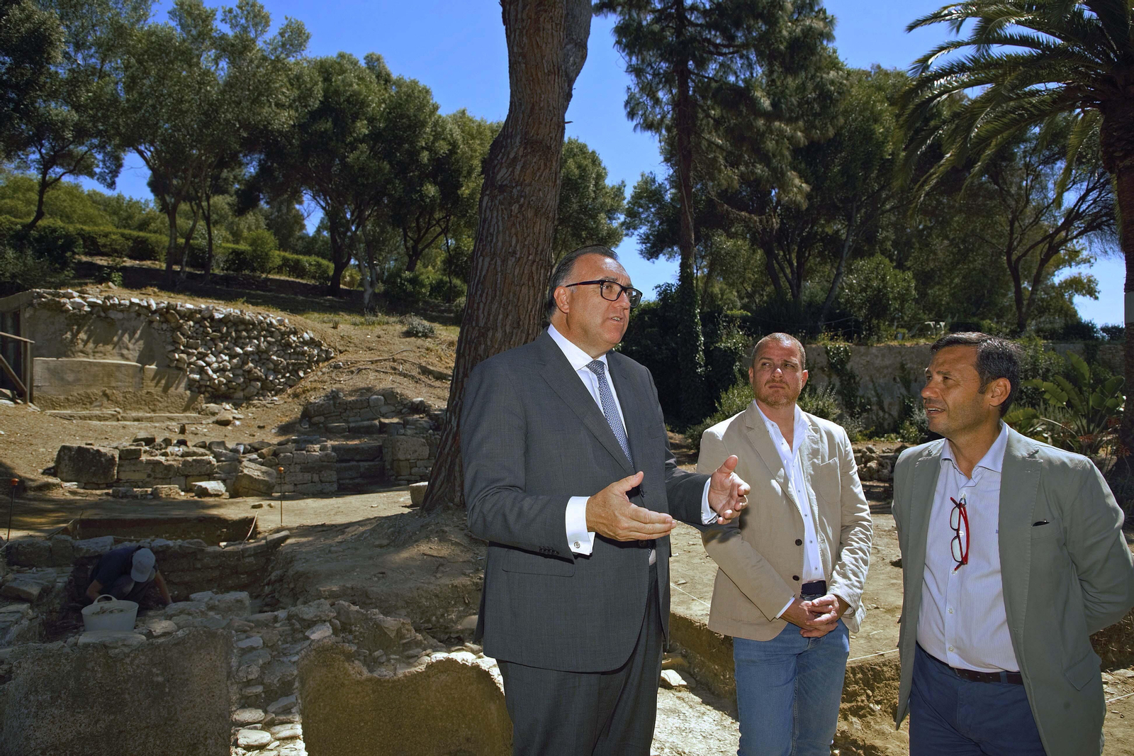 Fotos de la visita de Arturo Bernal al enclave arqueológico de Carteia.