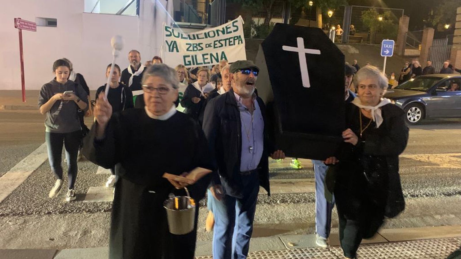 La cabeza de la protesta por las calles de Estepa.
