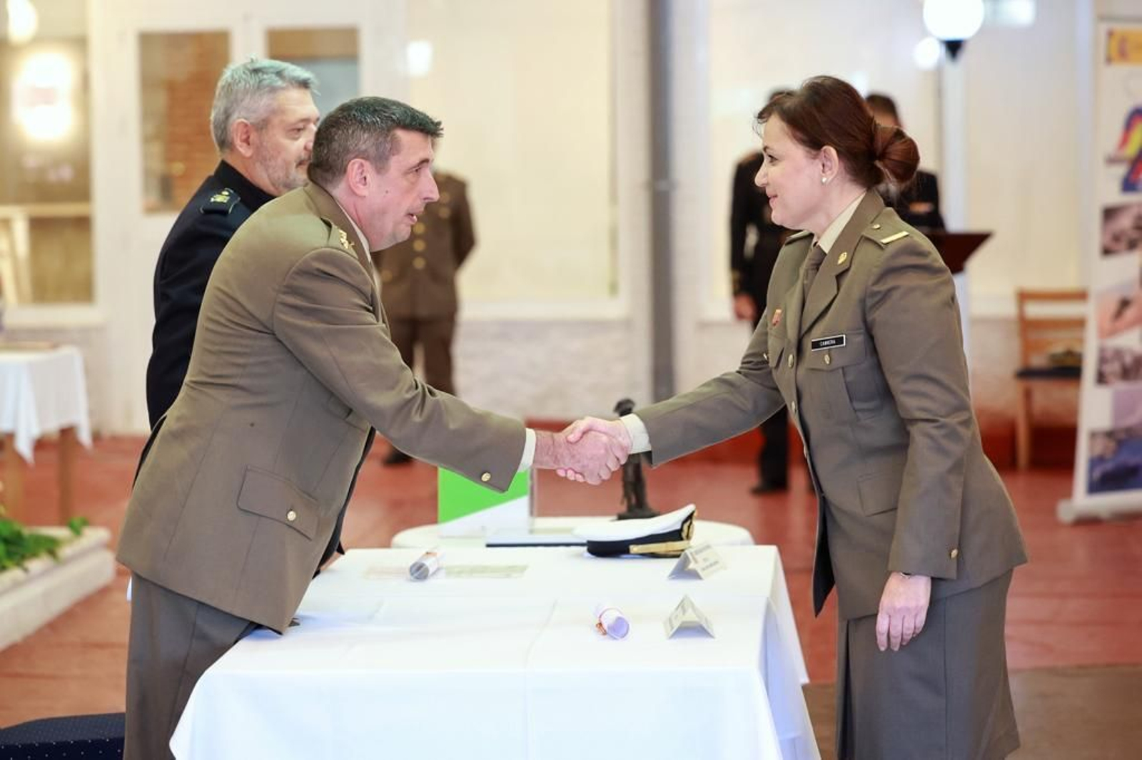 Las imágenes del día de la Subdelegación de Defensa en Cádiz y entrega de reconocimientos